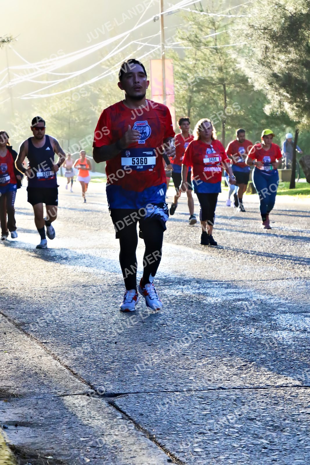 Foto de la CARRERA BIMBO GLOBAL RACE GUADALAJARA en Centro Comercial Andares, Blvd. Puerta de Hierro 4965, Zapopan a las 07:26 · dorsal 5360, 3434, 5248