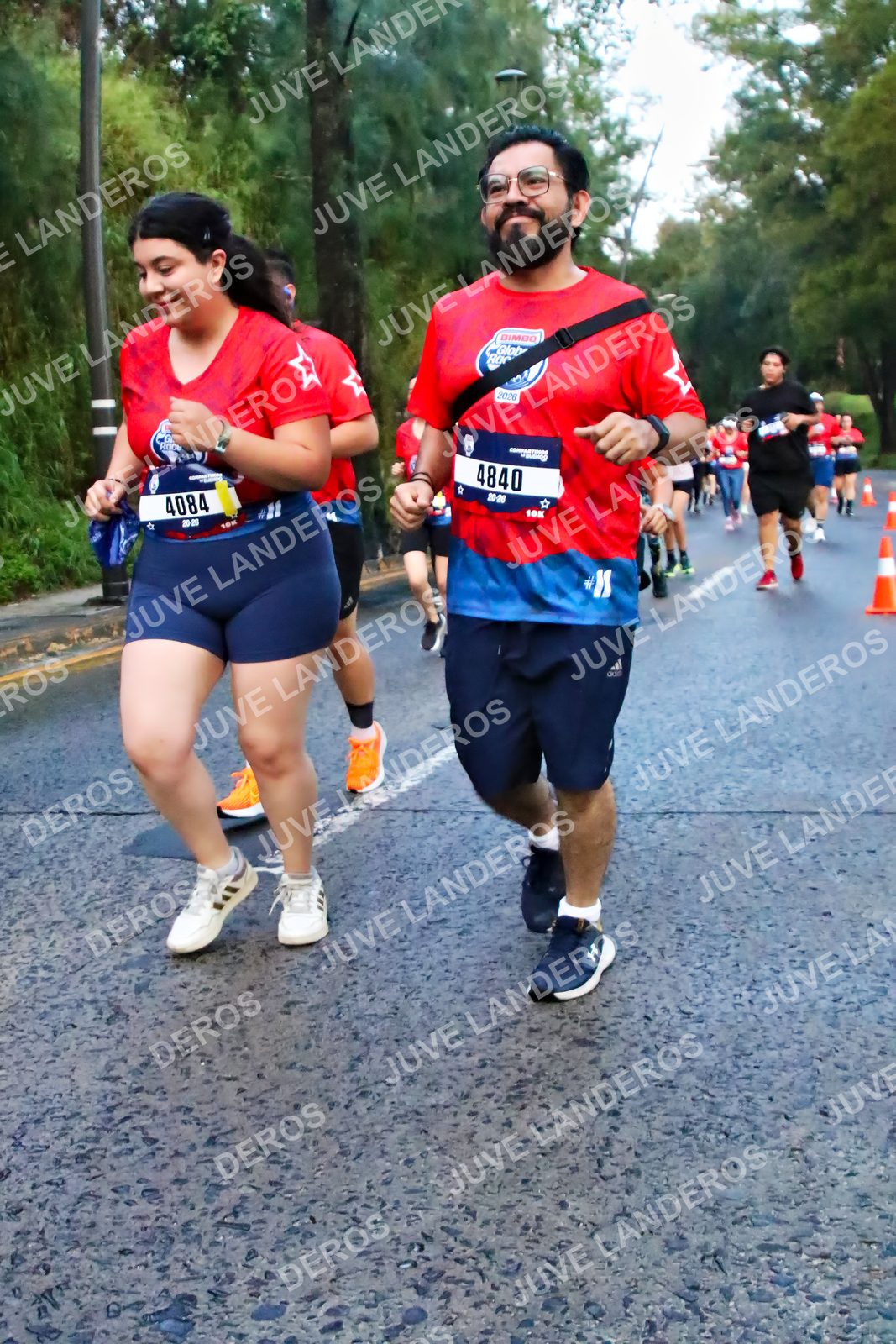 Foto de la CARRERA BIMBO GLOBAL RACE GUADALAJARA en Centro Comercial Andares, Blvd. Puerta de Hierro 4965, Zapopan a las 04:51 · dorsal 4084