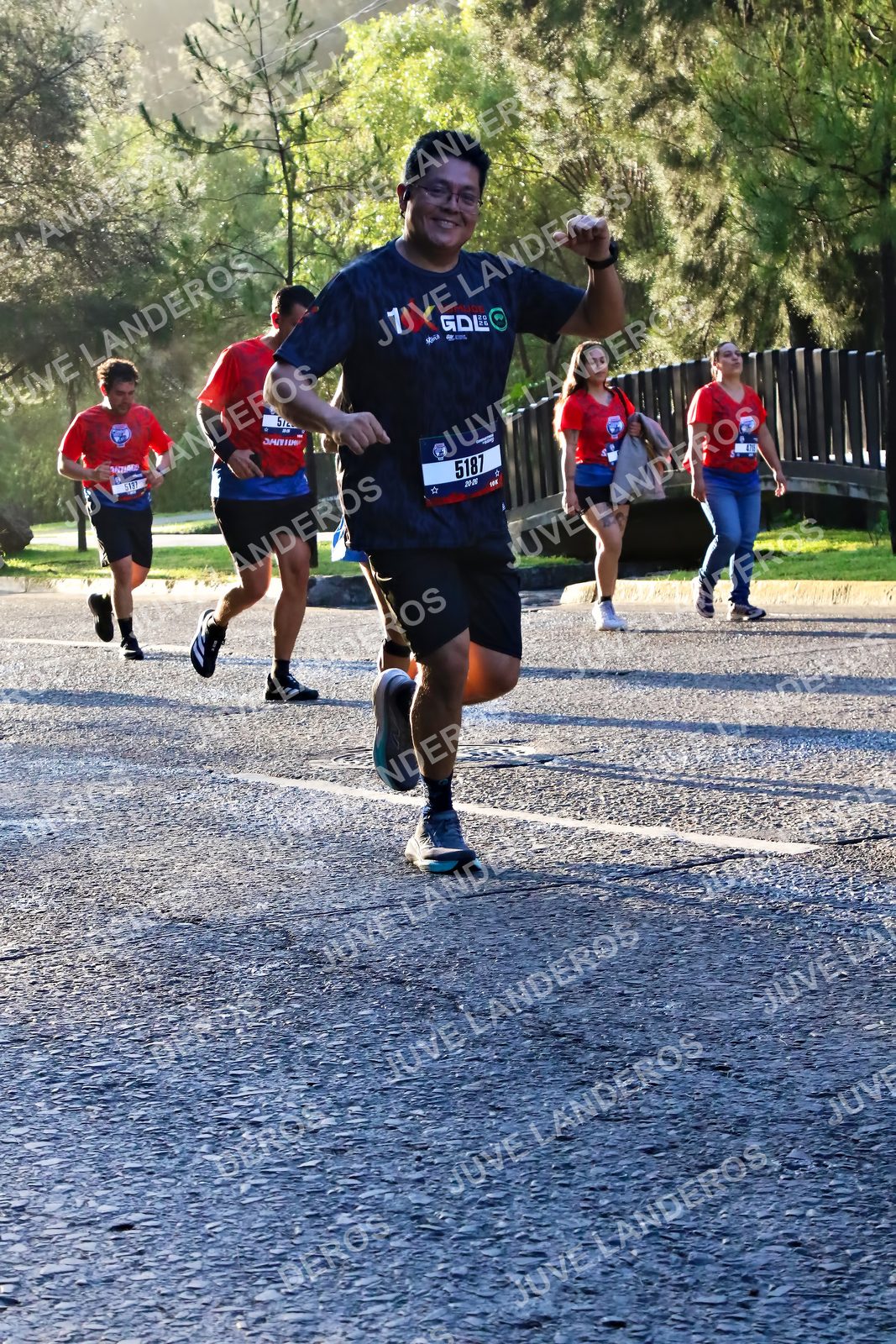 Foto de la CARRERA BIMBO GLOBAL RACE GUADALAJARA en Centro Comercial Andares, Blvd. Puerta de Hierro 4965, Zapopan a las 07:28 · dorsal 5187