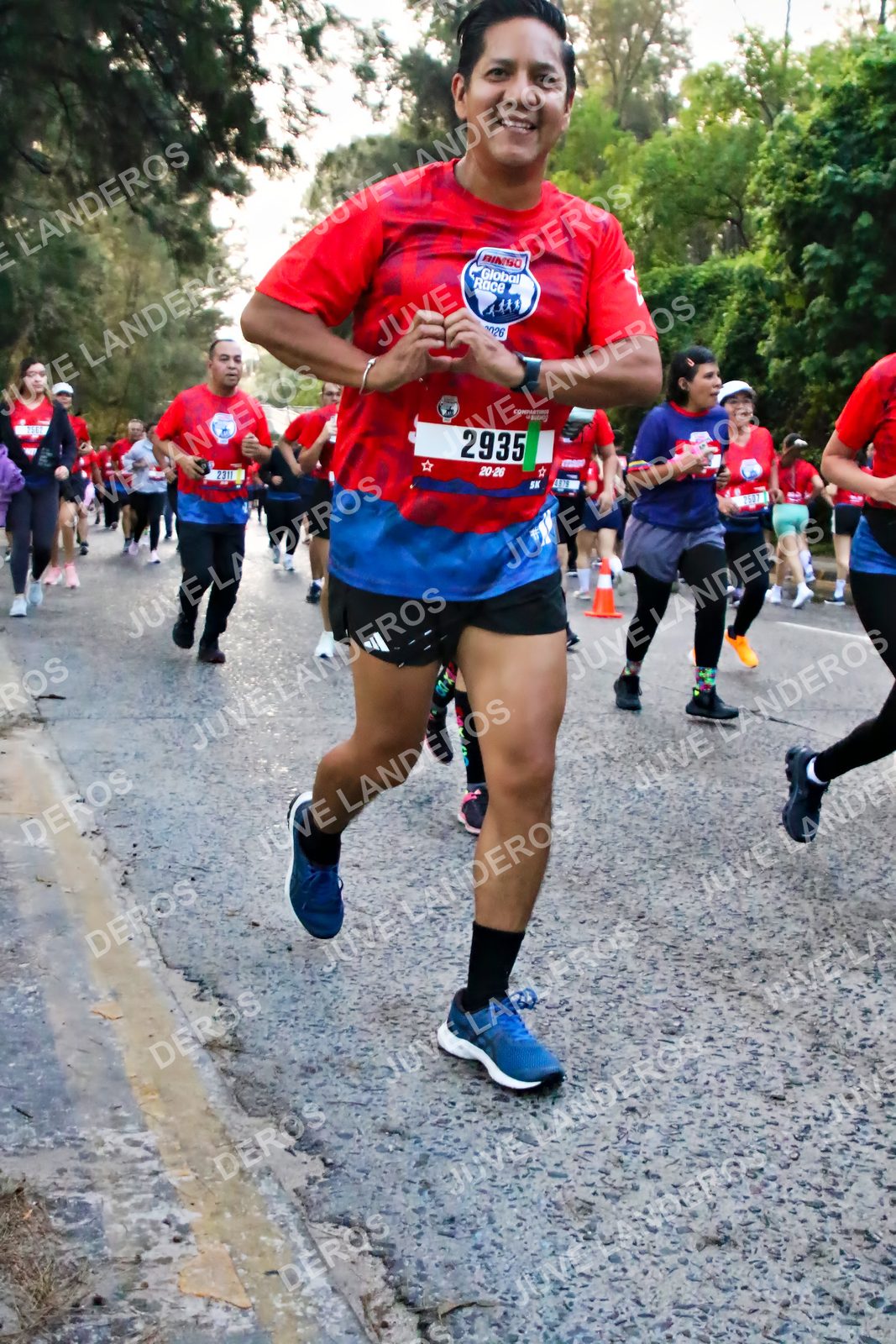 Foto de la CARRERA BIMBO GLOBAL RACE GUADALAJARA en Centro Comercial Andares, Blvd. Puerta de Hierro 4965, Zapopan a las 07:01 · dorsal 2935, 2311, 26