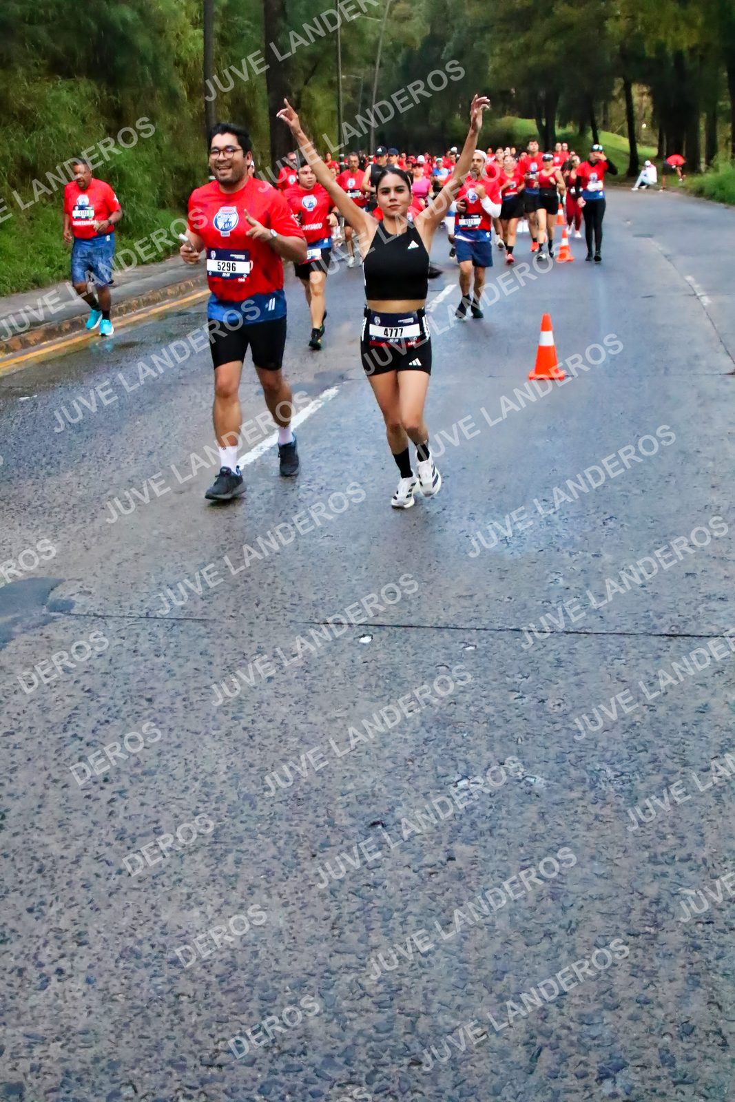 Foto de la CARRERA BIMBO GLOBAL RACE GUADALAJARA en Centro Comercial Andares, Blvd. Puerta de Hierro 4965, Zapopan a las 04:49 · dorsal 5296, 4777