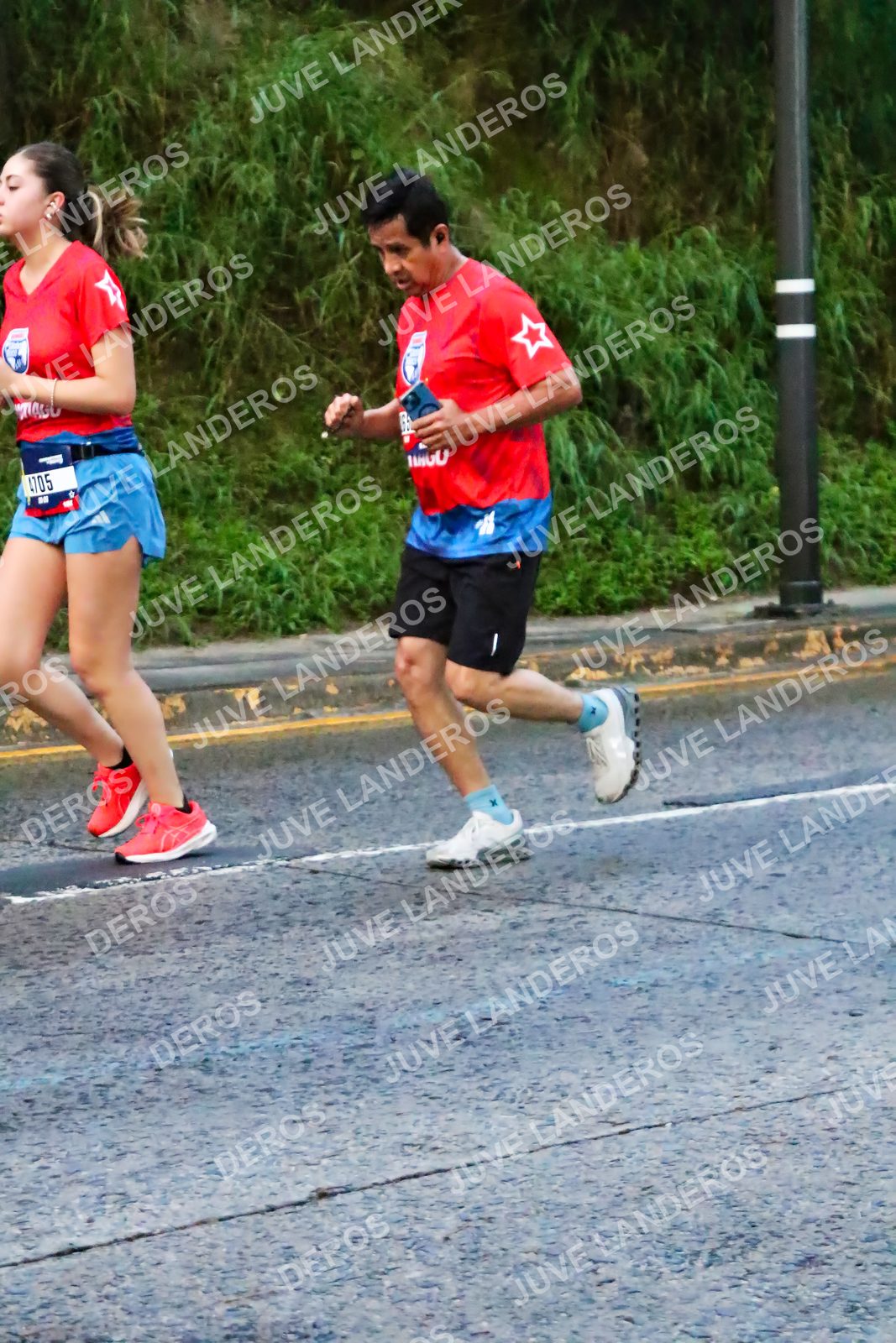 Foto de la CARRERA BIMBO GLOBAL RACE GUADALAJARA en Centro Comercial Andares, Blvd. Puerta de Hierro 4965, Zapopan a las 04:55 · dorsal 4705