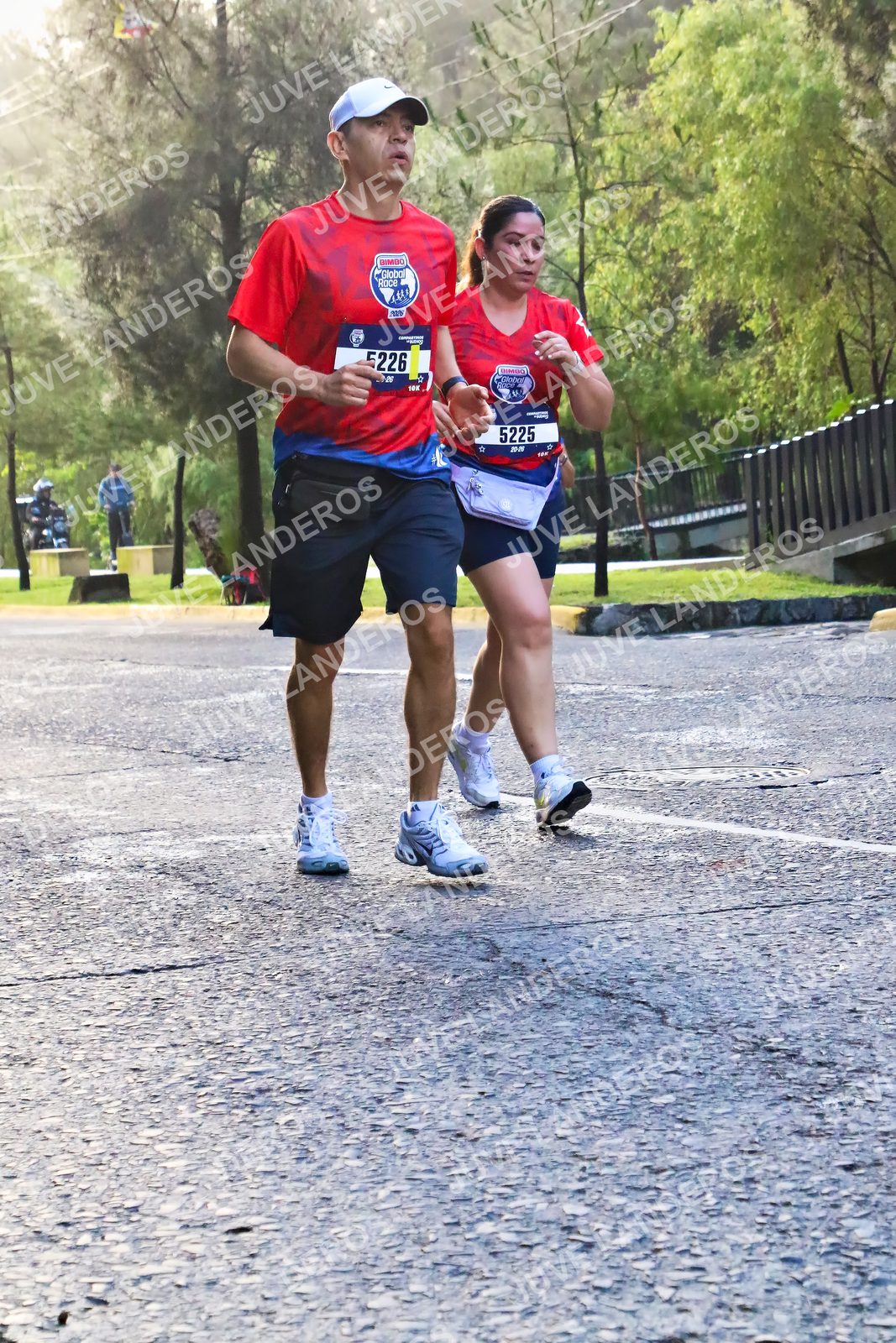 Foto de la CARRERA BIMBO GLOBAL RACE GUADALAJARA en Centro Comercial Andares, Blvd. Puerta de Hierro 4965, Zapopan a las 07:40 · dorsal 5225, 5226
