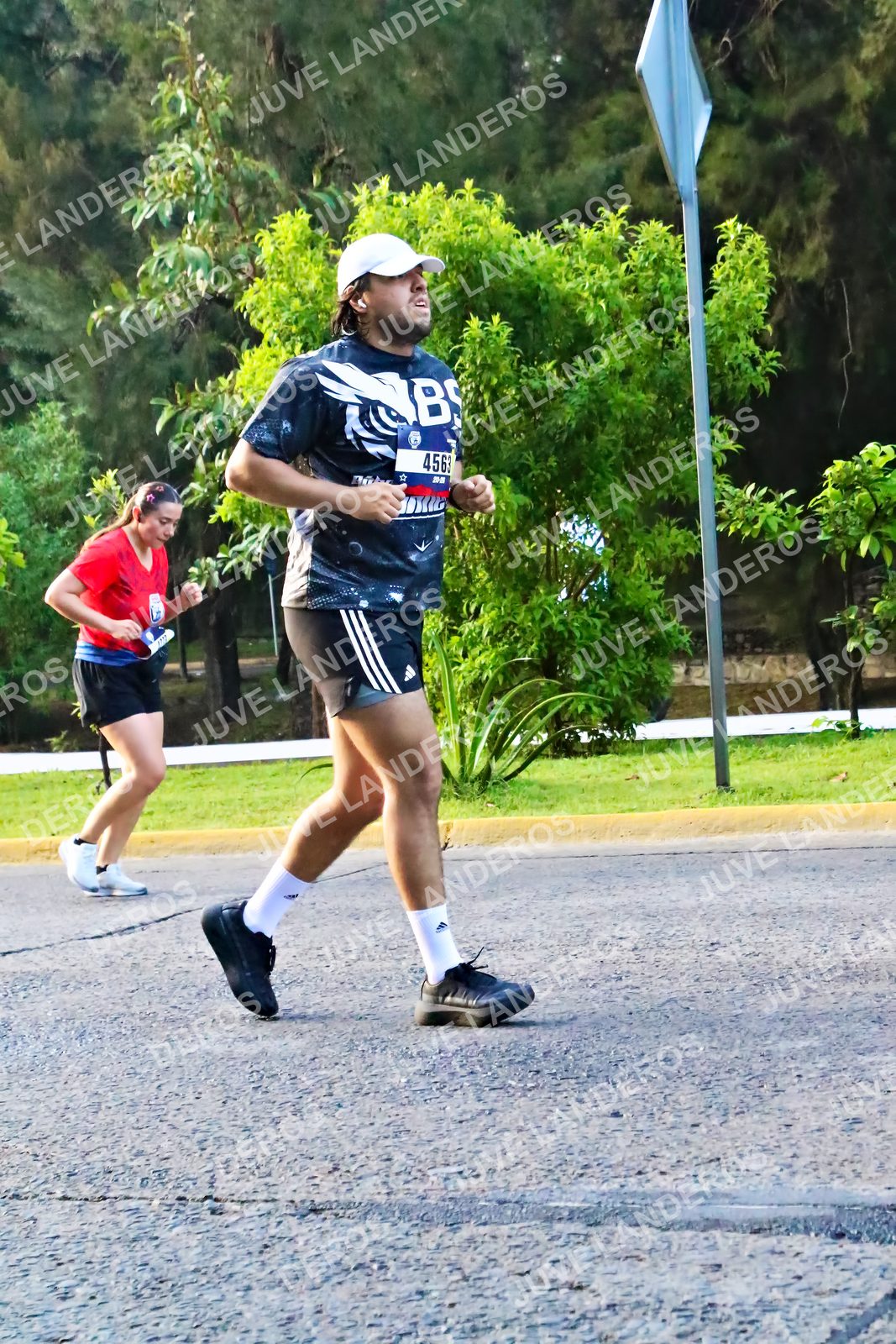Foto de la CARRERA BIMBO GLOBAL RACE GUADALAJARA en Centro Comercial Andares, Blvd. Puerta de Hierro 4965, Zapopan a las 07:35 · dorsal 4563