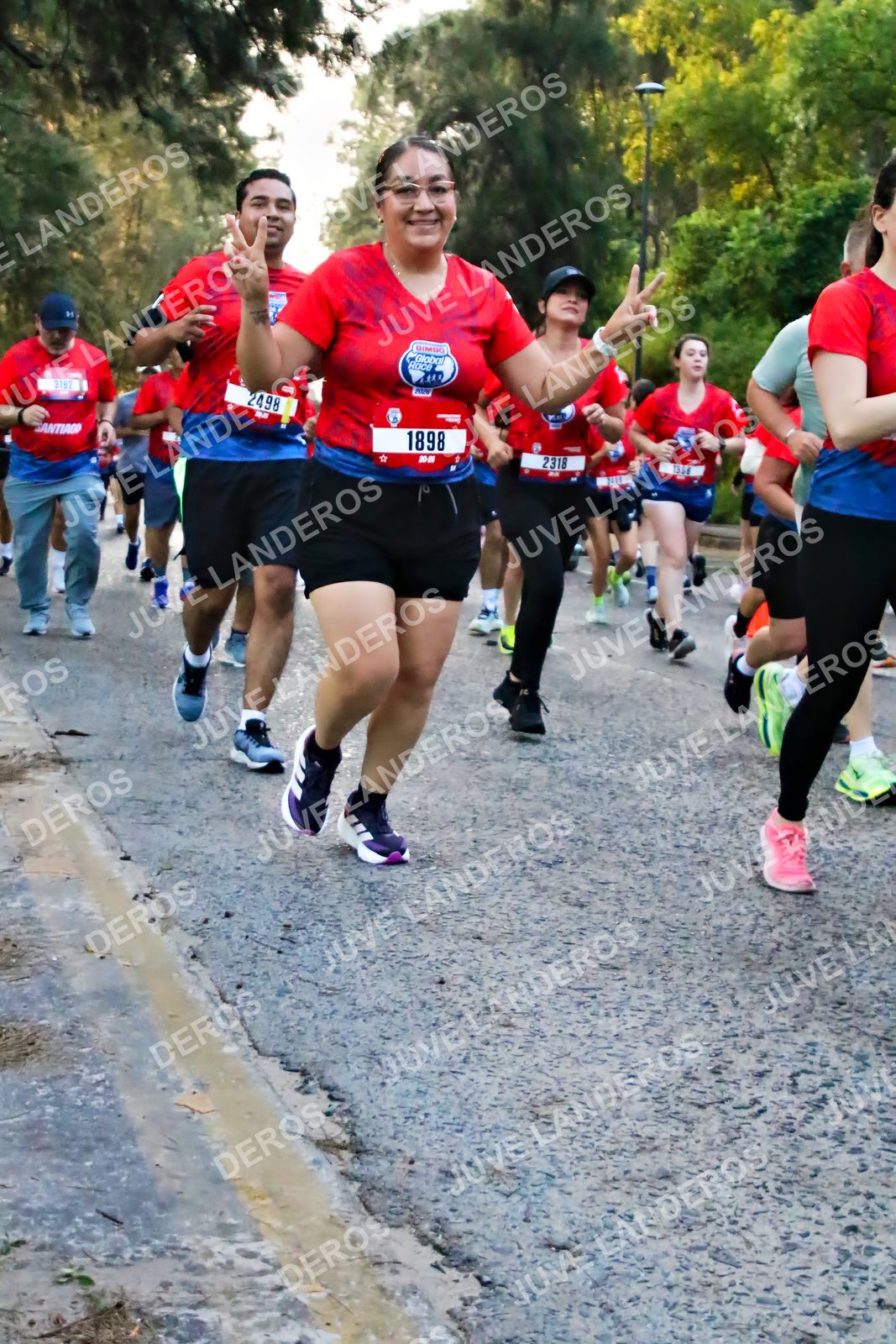 Foto de la CARRERA BIMBO GLOBAL RACE GUADALAJARA en Centro Comercial Andares, Blvd. Puerta de Hierro 4965, Zapopan a las 06:59 · dorsal 1898, 2318, 2498