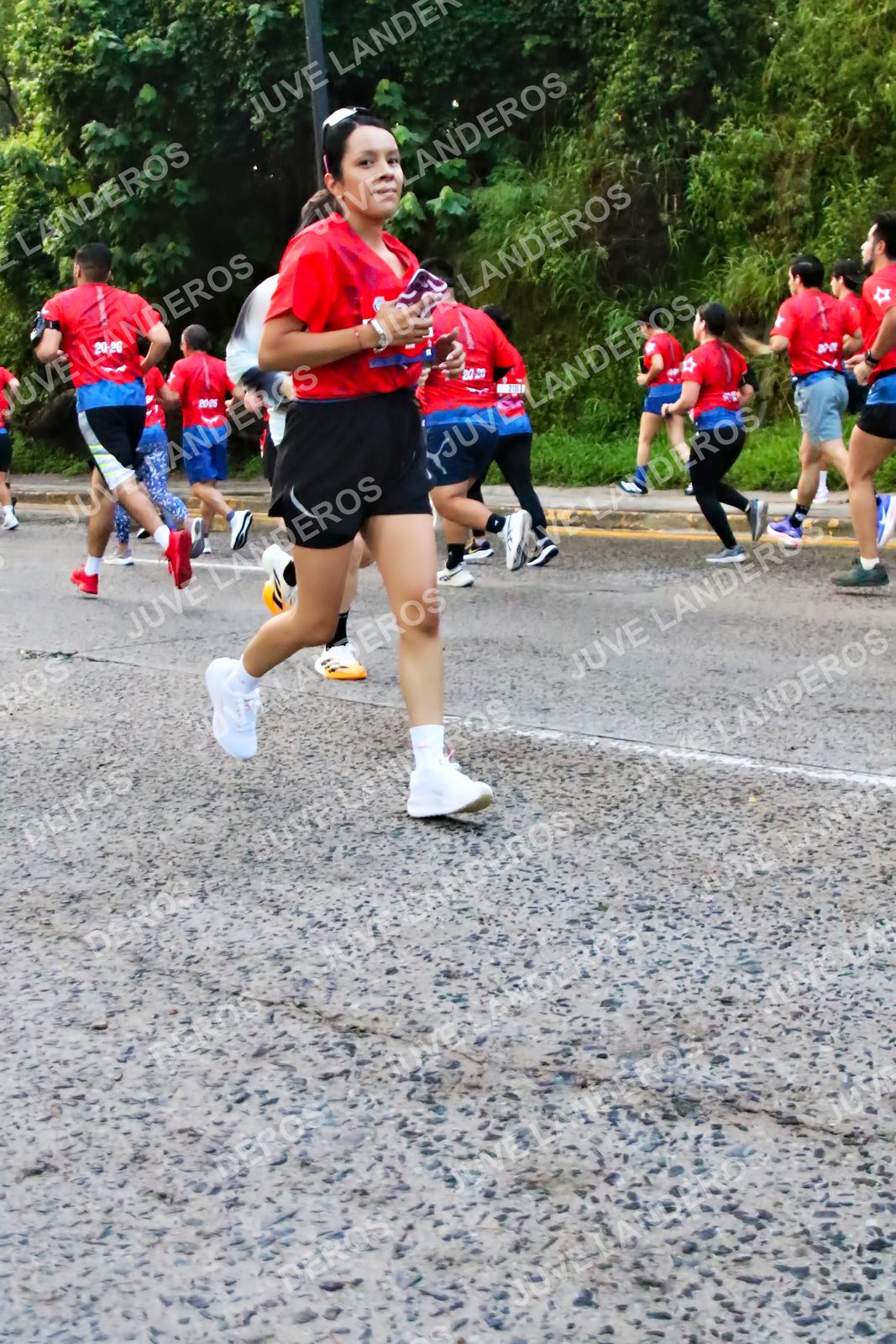 Foto de la CARRERA BIMBO GLOBAL RACE GUADALAJARA en Centro Comercial Andares, Blvd. Puerta de Hierro 4965, Zapopan a las 06:56
