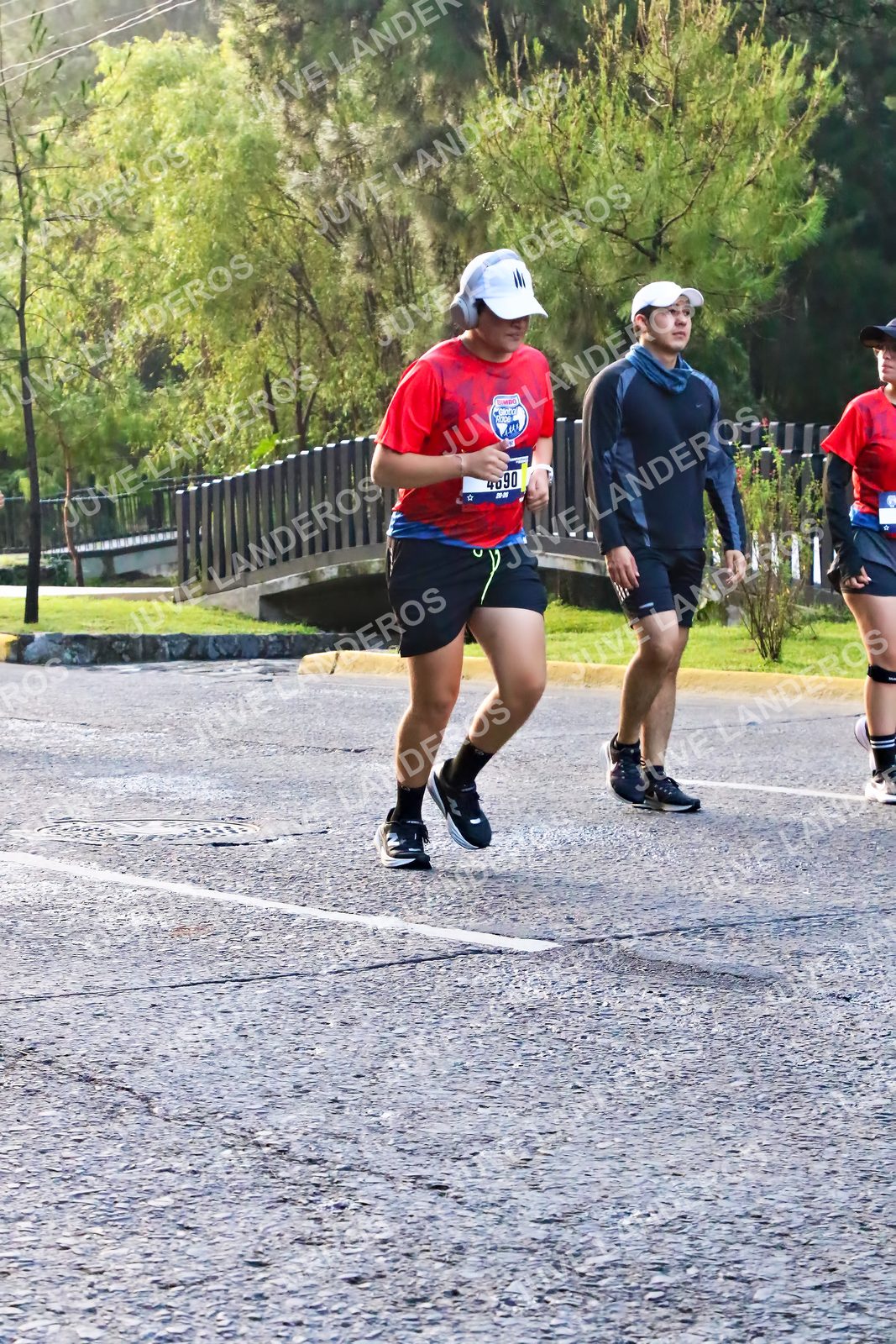 Foto de la CARRERA BIMBO GLOBAL RACE GUADALAJARA en Centro Comercial Andares, Blvd. Puerta de Hierro 4965, Zapopan a las 07:38 · dorsal 4090