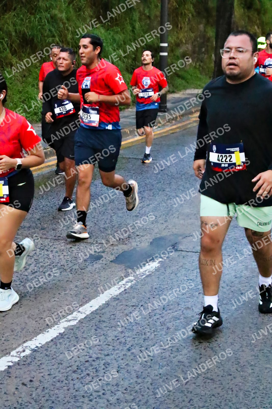 Foto de la CARRERA BIMBO GLOBAL RACE GUADALAJARA en Centro Comercial Andares, Blvd. Puerta de Hierro 4965, Zapopan a las 04:48 · dorsal 4222, 5135, 4310