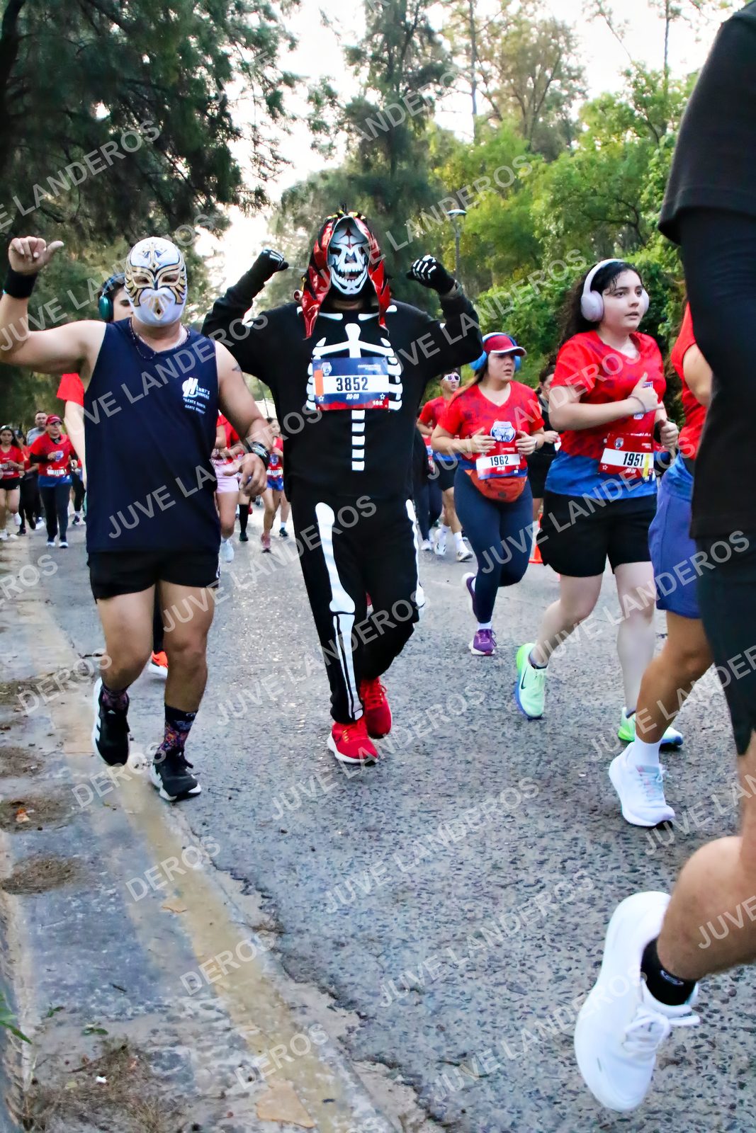 Foto de la CARRERA BIMBO GLOBAL RACE GUADALAJARA en Centro Comercial Andares, Blvd. Puerta de Hierro 4965, Zapopan a las 07:00 · dorsal 3852, 1951, 1962