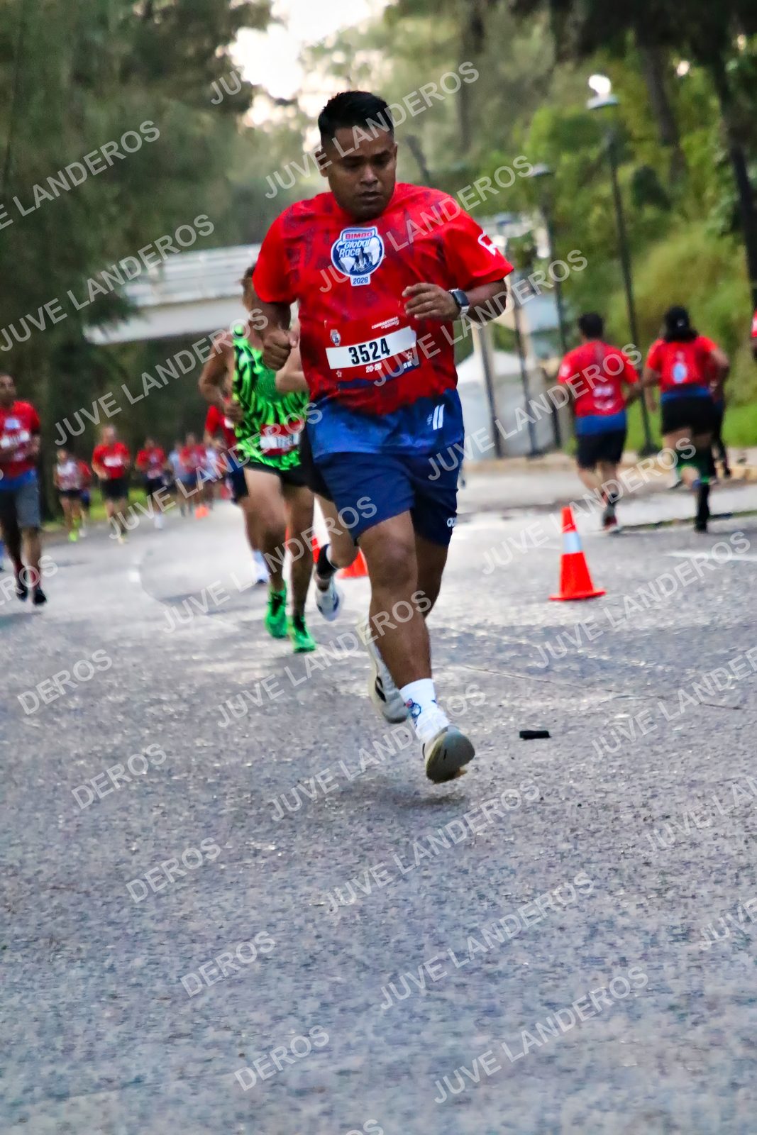 Foto de la CARRERA BIMBO GLOBAL RACE GUADALAJARA en Centro Comercial Andares, Blvd. Puerta de Hierro 4965, Zapopan a las 04:56 · dorsal 3524