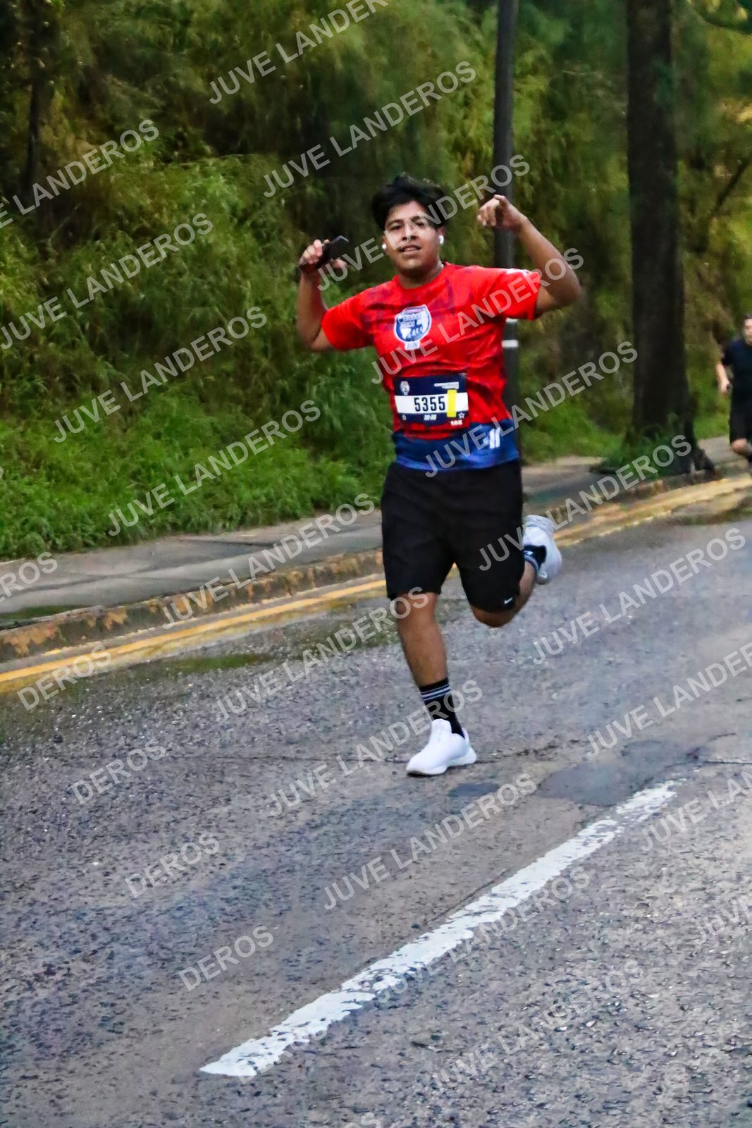 Foto de la CARRERA BIMBO GLOBAL RACE GUADALAJARA en Centro Comercial Andares, Blvd. Puerta de Hierro 4965, Zapopan a las 06:38 · dorsal 5355