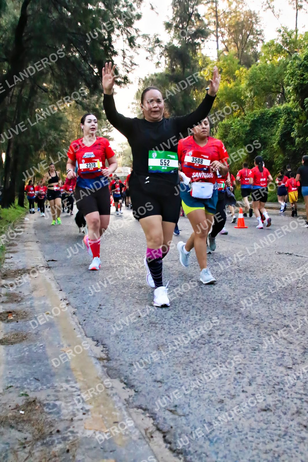 Foto de la CARRERA BIMBO GLOBAL RACE GUADALAJARA en Centro Comercial Andares, Blvd. Puerta de Hierro 4965, Zapopan a las 06:58 · dorsal 552, 3508, 2370, 68