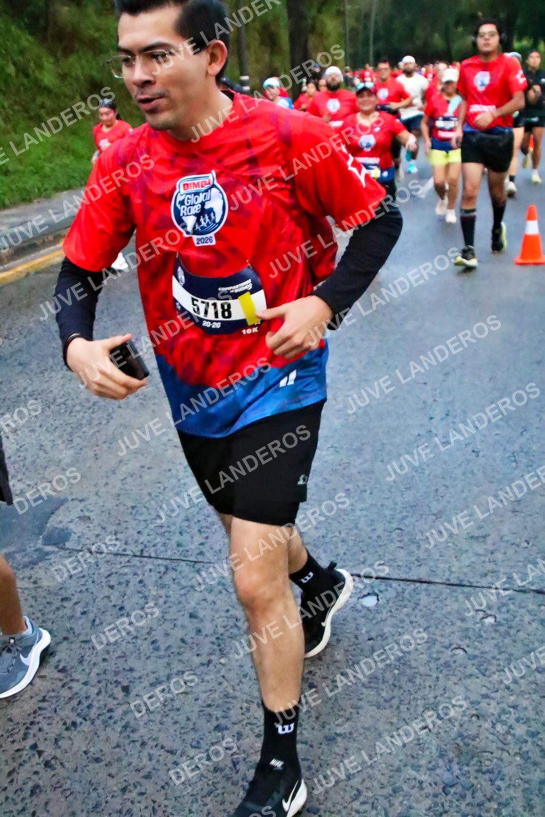 Foto de la CARRERA BIMBO GLOBAL RACE GUADALAJARA en Centro Comercial Andares, Blvd. Puerta de Hierro 4965, Zapopan a las 04:50 · dorsal 5718