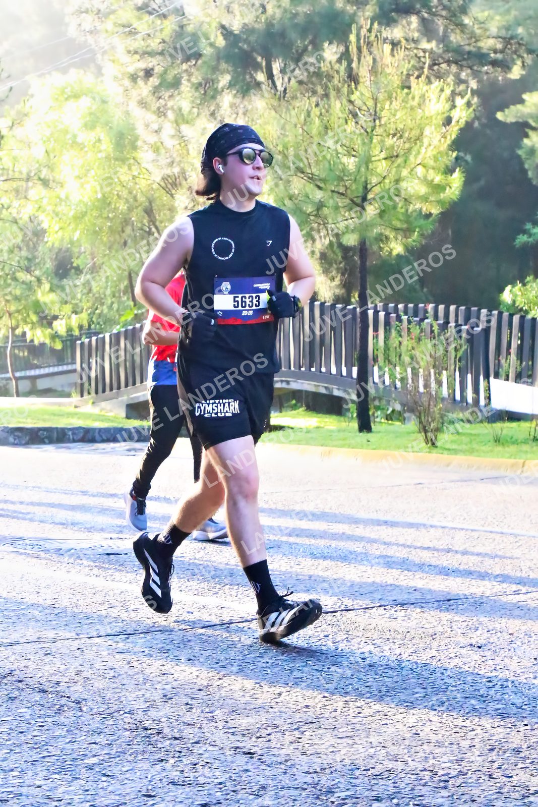 Foto de la CARRERA BIMBO GLOBAL RACE GUADALAJARA en Centro Comercial Andares, Blvd. Puerta de Hierro 4965, Zapopan a las 07:31 · dorsal 5633