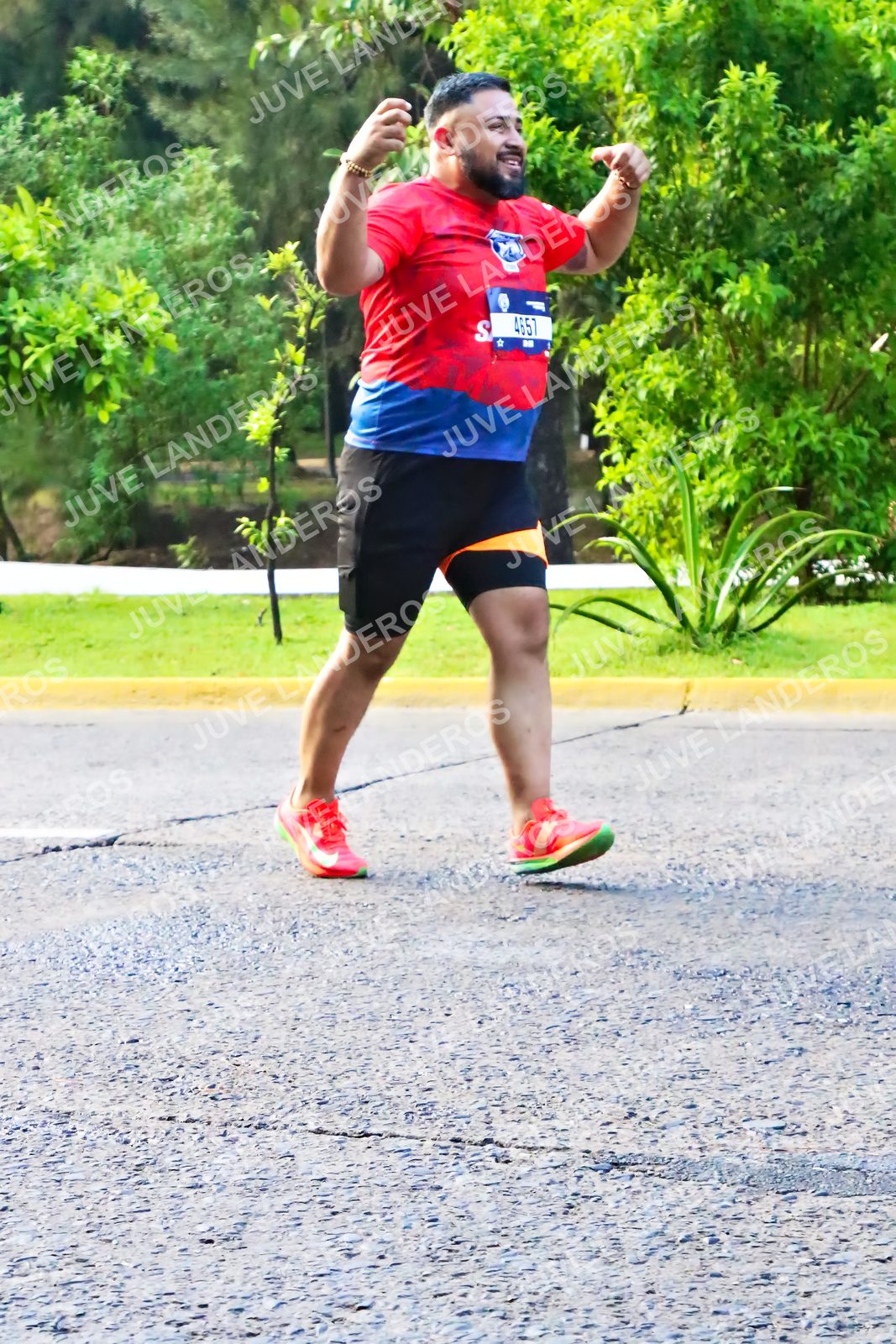 Foto de la CARRERA BIMBO GLOBAL RACE GUADALAJARA en Centro Comercial Andares, Blvd. Puerta de Hierro 4965, Zapopan a las 07:43 · dorsal 4657