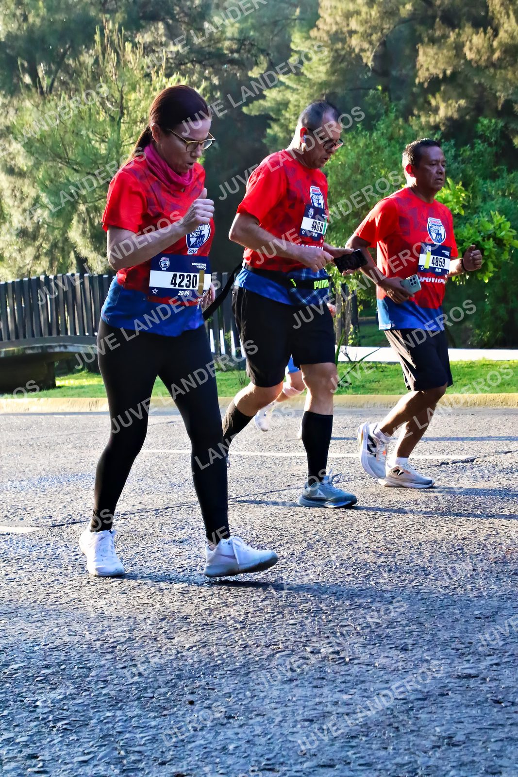 Foto de la CARRERA BIMBO GLOBAL RACE GUADALAJARA en Centro Comercial Andares, Blvd. Puerta de Hierro 4965, Zapopan a las 07:31 · dorsal 4230, 4859, 4860, 202