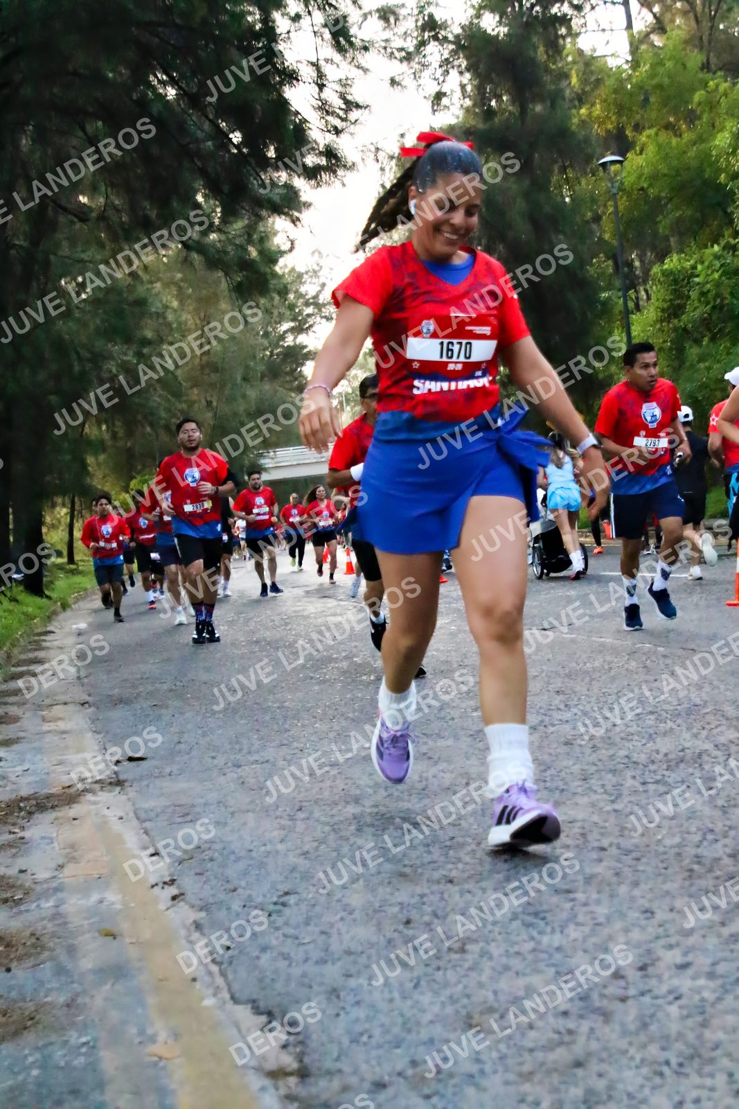 Foto de la CARRERA BIMBO GLOBAL RACE GUADALAJARA en Centro Comercial Andares, Blvd. Puerta de Hierro 4965, Zapopan a las 04:59 · dorsal 1670, 2793