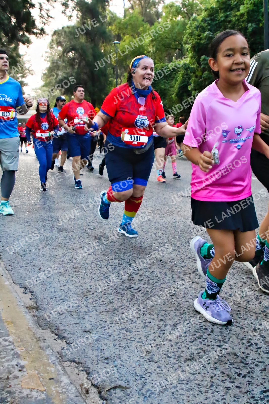 Foto de la CARRERA BIMBO GLOBAL RACE GUADALAJARA en Centro Comercial Andares, Blvd. Puerta de Hierro 4965, Zapopan a las 07:04 · dorsal 3337, 3301, 1583