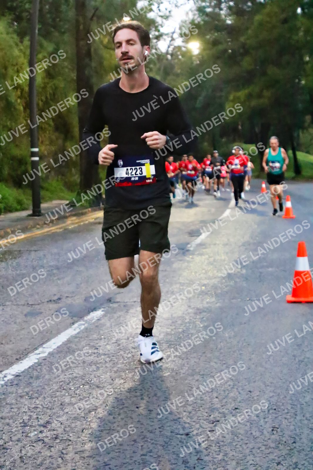 Foto de la CARRERA BIMBO GLOBAL RACE GUADALAJARA en Centro Comercial Andares, Blvd. Puerta de Hierro 4965, Zapopan a las 06:39 · dorsal 4223