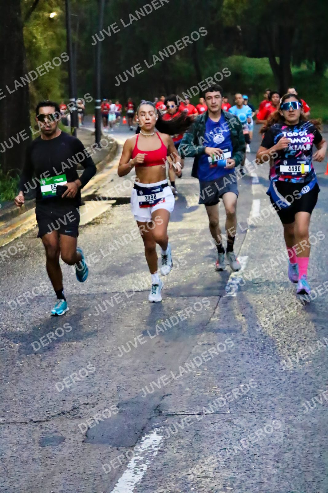 Foto de la CARRERA BIMBO GLOBAL RACE GUADALAJARA en Centro Comercial Andares, Blvd. Puerta de Hierro 4965, Zapopan a las 06:37 · dorsal 4490, 3998, 55