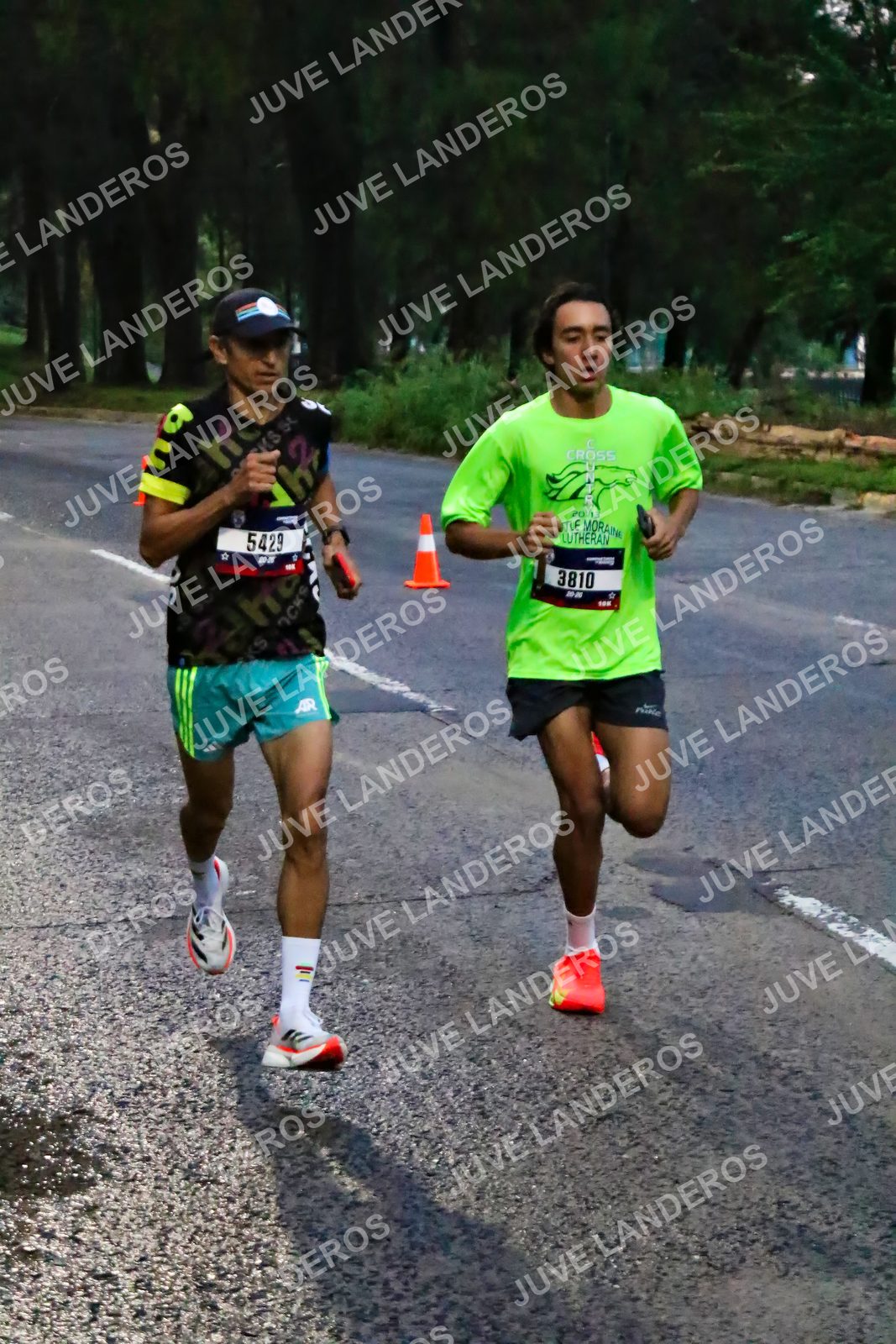 Foto de la CARRERA BIMBO GLOBAL RACE GUADALAJARA en Centro Comercial Andares, Blvd. Puerta de Hierro 4965, Zapopan a las 06:35 · dorsal 5429, 3810, 20, 13