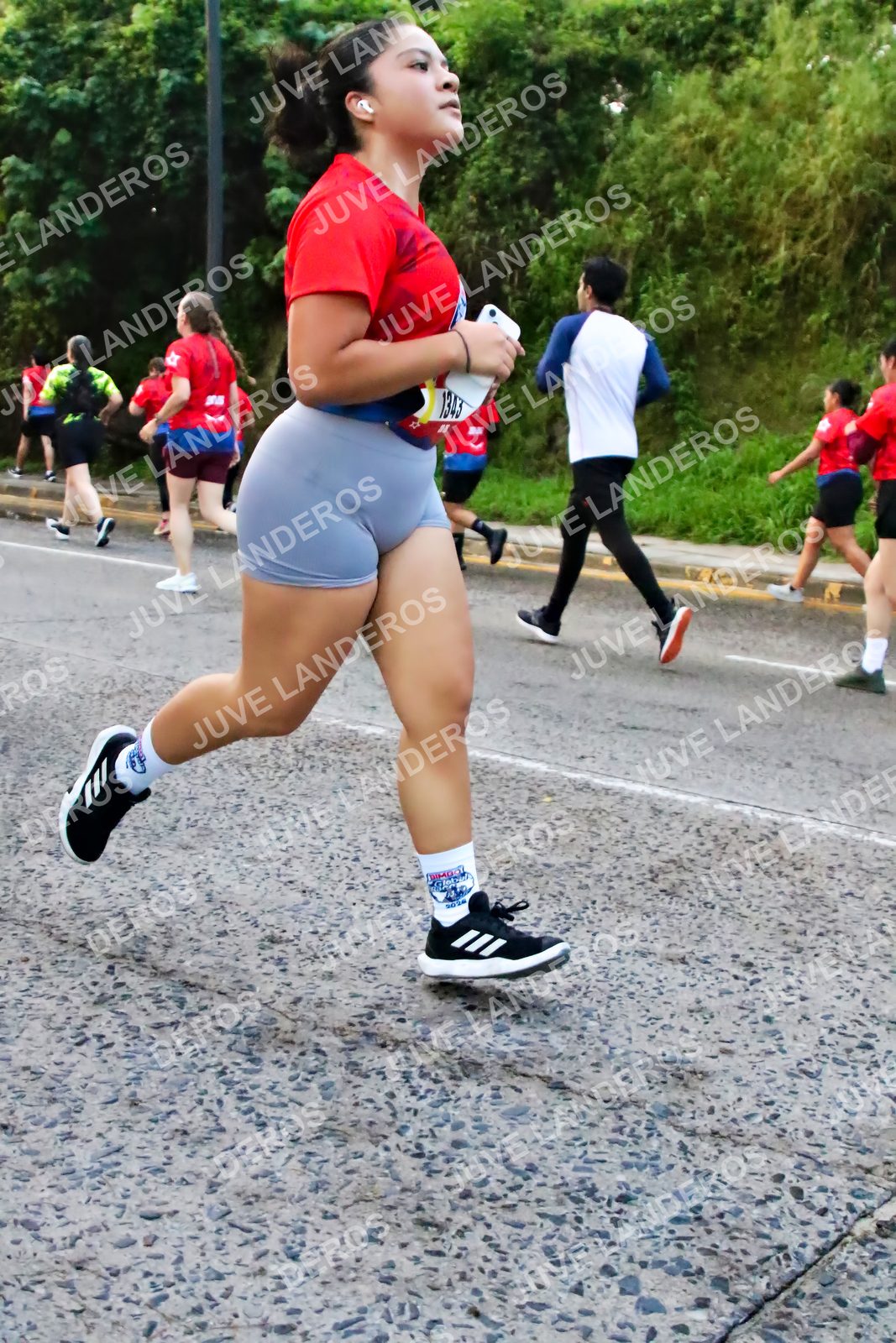 Foto de la CARRERA BIMBO GLOBAL RACE GUADALAJARA en Centro Comercial Andares, Blvd. Puerta de Hierro 4965, Zapopan a las 06:54 · dorsal 1343