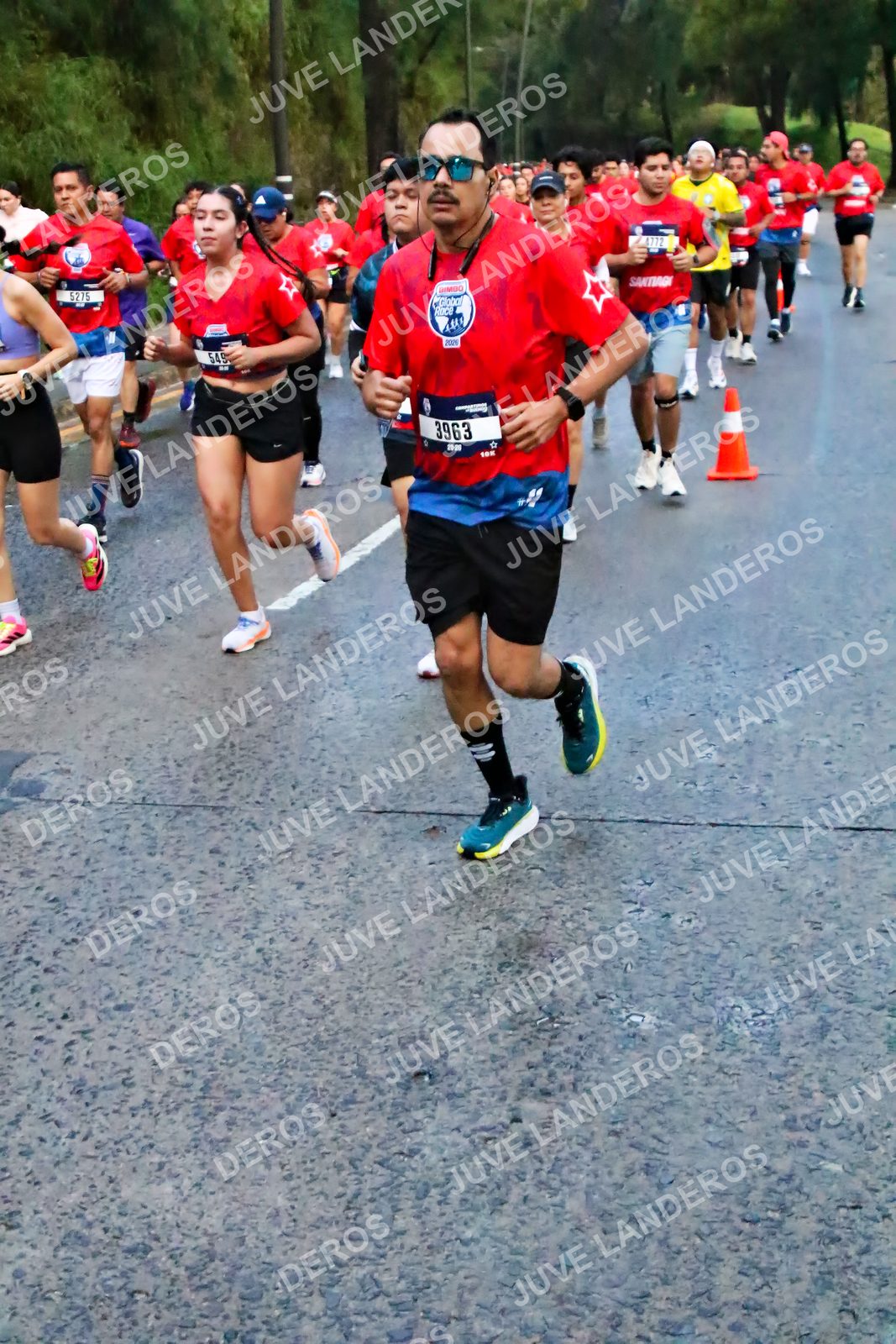 Foto de la CARRERA BIMBO GLOBAL RACE GUADALAJARA en Centro Comercial Andares, Blvd. Puerta de Hierro 4965, Zapopan a las 04:49 · dorsal 5275, 3963, 549