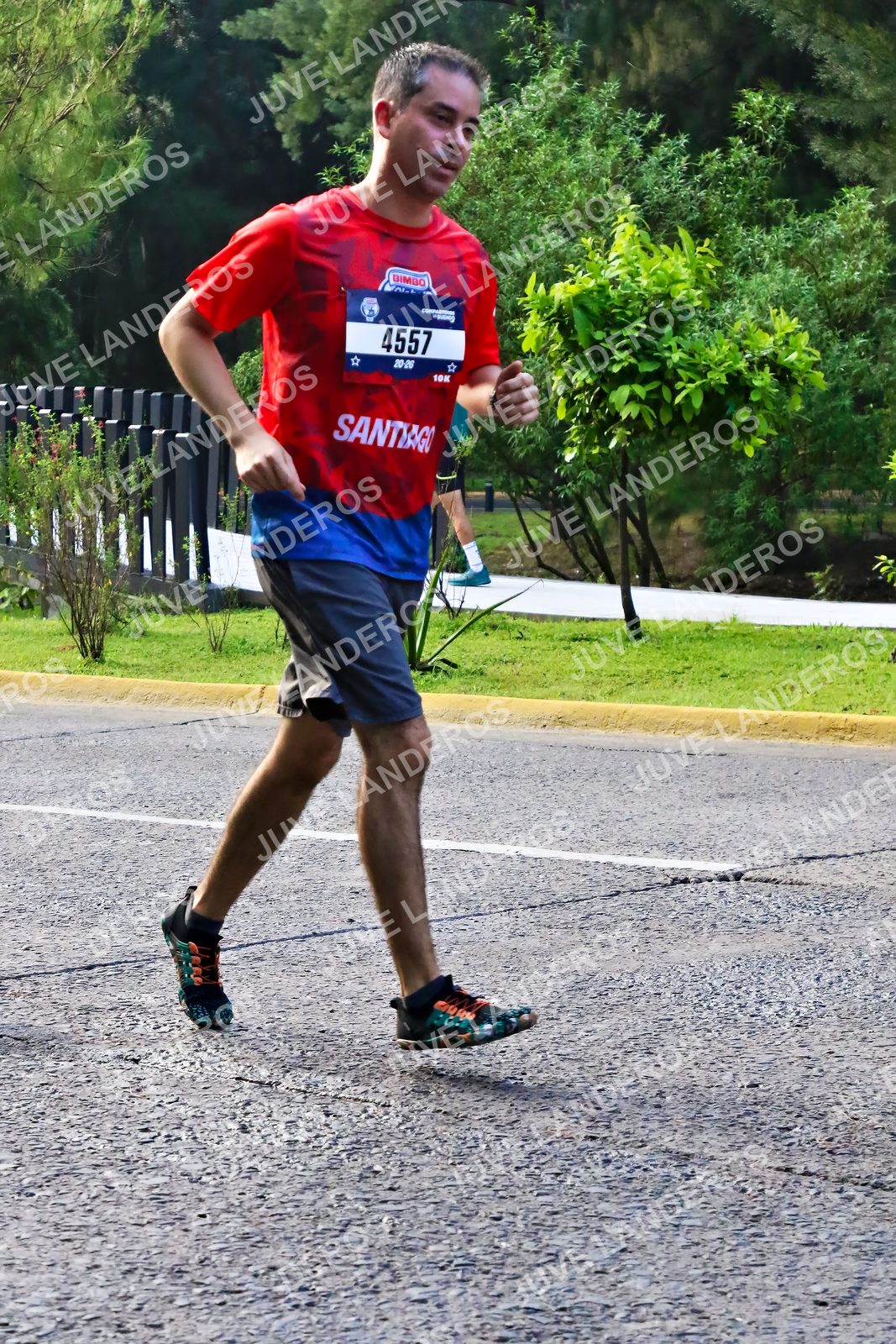 Foto de la CARRERA BIMBO GLOBAL RACE GUADALAJARA en Centro Comercial Andares, Blvd. Puerta de Hierro 4965, Zapopan a las 07:44 · dorsal 4557
