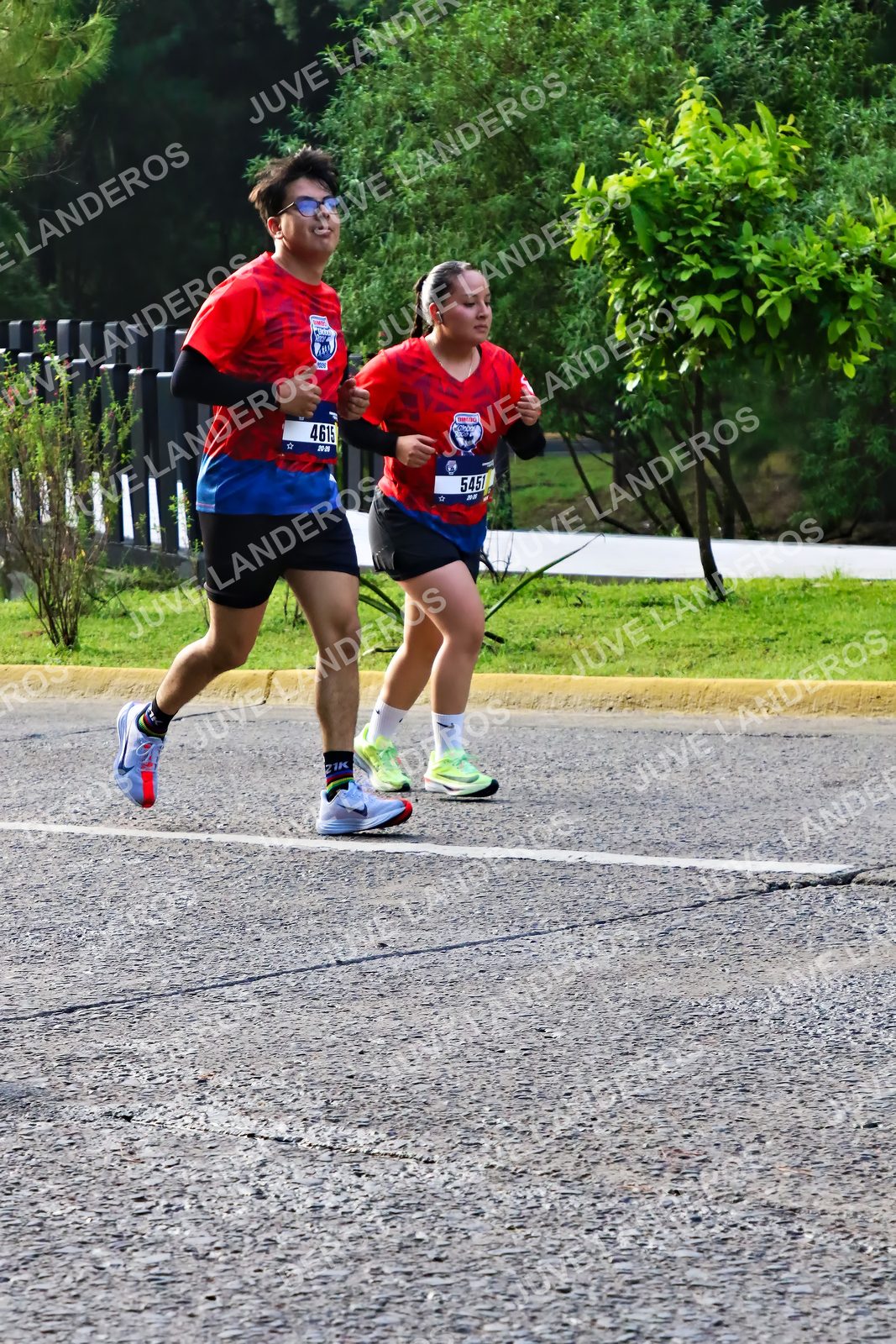 Foto de la CARRERA BIMBO GLOBAL RACE GUADALAJARA en Centro Comercial Andares, Blvd. Puerta de Hierro 4965, Zapopan a las 07:48 · dorsal 5451