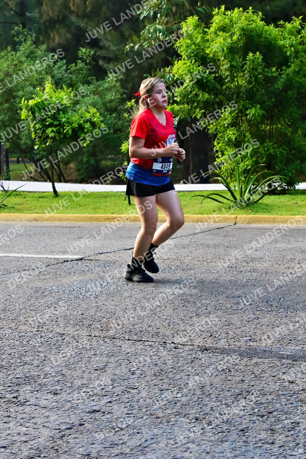 Foto de la CARRERA BIMBO GLOBAL RACE GUADALAJARA en Centro Comercial Andares, Blvd. Puerta de Hierro 4965, Zapopan a las 07:44 · dorsal 4849