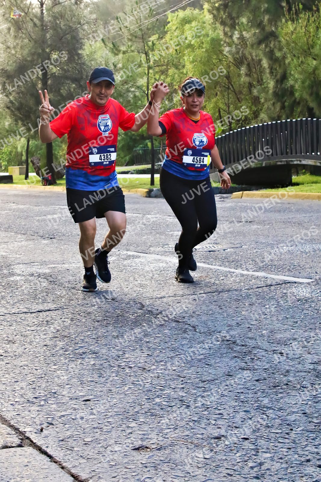 Foto de la CARRERA BIMBO GLOBAL RACE GUADALAJARA en Centro Comercial Andares, Blvd. Puerta de Hierro 4965, Zapopan a las 07:41 · dorsal 4584, 4382