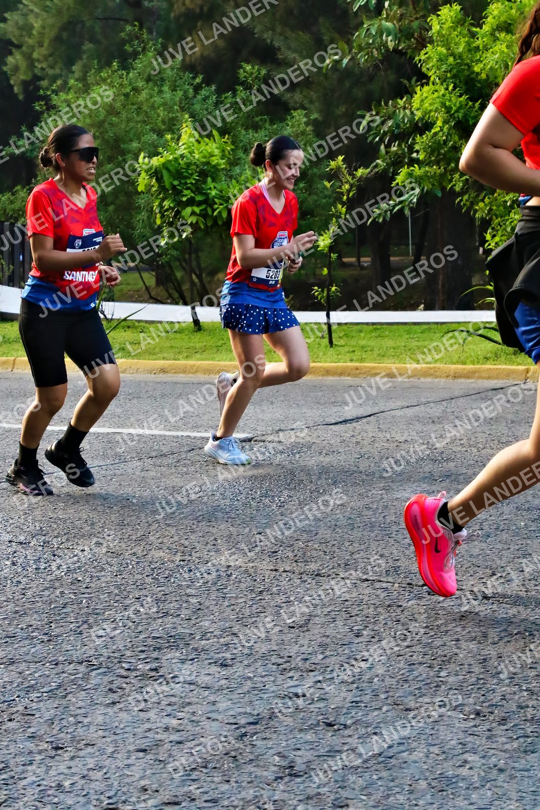 Foto de la CARRERA BIMBO GLOBAL RACE GUADALAJARA en Centro Comercial Andares, Blvd. Puerta de Hierro 4965, Zapopan a las 07:39 · dorsal 5203