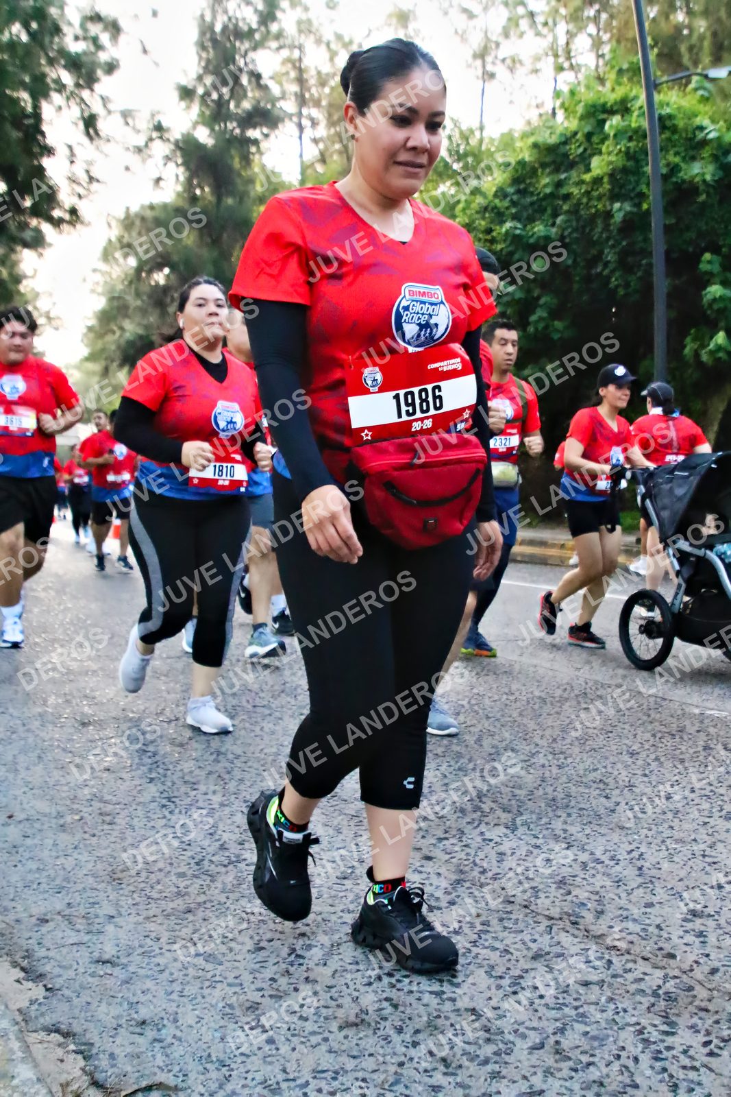 Foto de la CARRERA BIMBO GLOBAL RACE GUADALAJARA en Centro Comercial Andares, Blvd. Puerta de Hierro 4965, Zapopan a las 07:02 · dorsal 1986, 1810, 2321