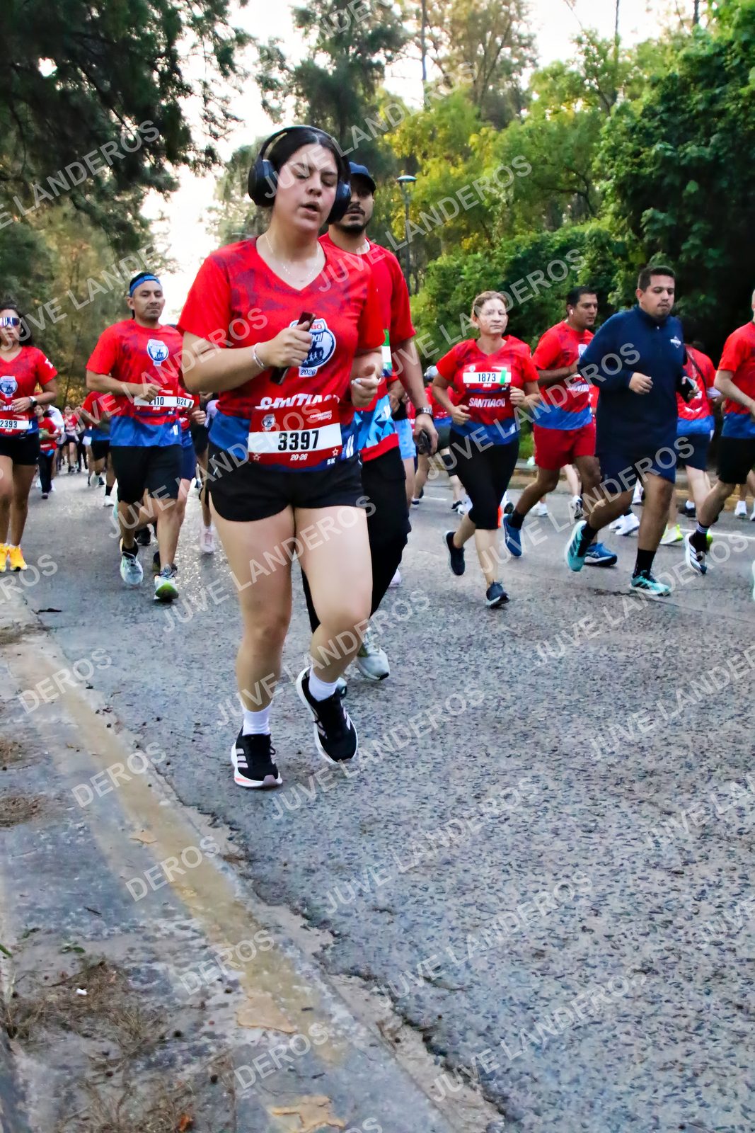 Foto de la CARRERA BIMBO GLOBAL RACE GUADALAJARA en Centro Comercial Andares, Blvd. Puerta de Hierro 4965, Zapopan a las 06:59 · dorsal 3397, 2393, 24
