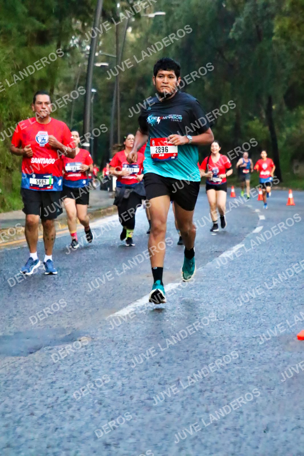 Foto de la CARRERA BIMBO GLOBAL RACE GUADALAJARA en Centro Comercial Andares, Blvd. Puerta de Hierro 4965, Zapopan a las 04:53 · dorsal 2896, 5662, 5145