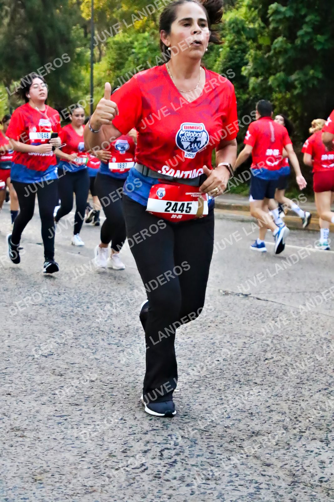 Foto de la CARRERA BIMBO GLOBAL RACE GUADALAJARA en Centro Comercial Andares, Blvd. Puerta de Hierro 4965, Zapopan a las 06:59 · dorsal 1897, 2445, 17648