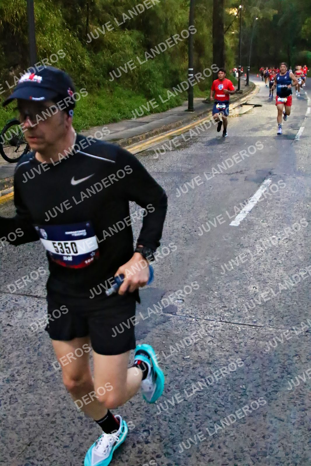 Foto de la CARRERA BIMBO GLOBAL RACE GUADALAJARA en Centro Comercial Andares, Blvd. Puerta de Hierro 4965, Zapopan a las 06:37 · dorsal 5350