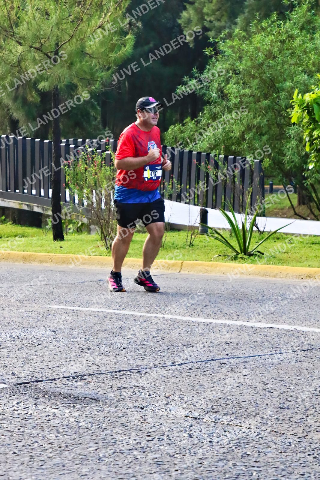 Foto de la CARRERA BIMBO GLOBAL RACE GUADALAJARA en Centro Comercial Andares, Blvd. Puerta de Hierro 4965, Zapopan a las 07:43 · dorsal 4737