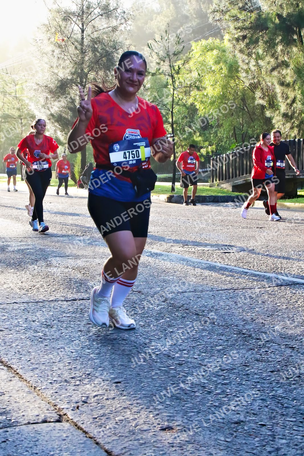 Foto de la CARRERA BIMBO GLOBAL RACE GUADALAJARA en Centro Comercial Andares, Blvd. Puerta de Hierro 4965, Zapopan a las 07:29 · dorsal 4750, 4870