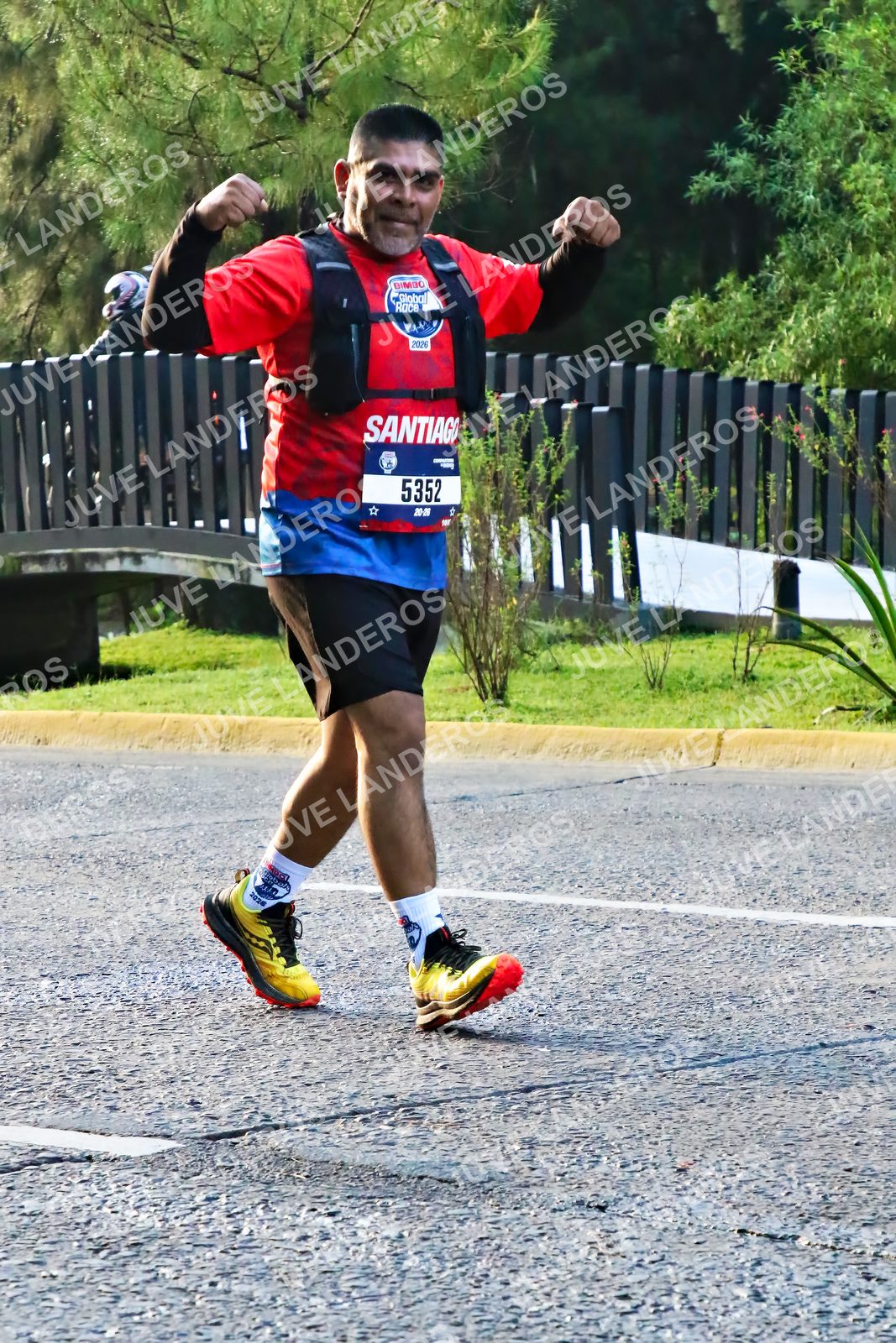 Foto de la CARRERA BIMBO GLOBAL RACE GUADALAJARA en Centro Comercial Andares, Blvd. Puerta de Hierro 4965, Zapopan a las 07:34 · dorsal 5352