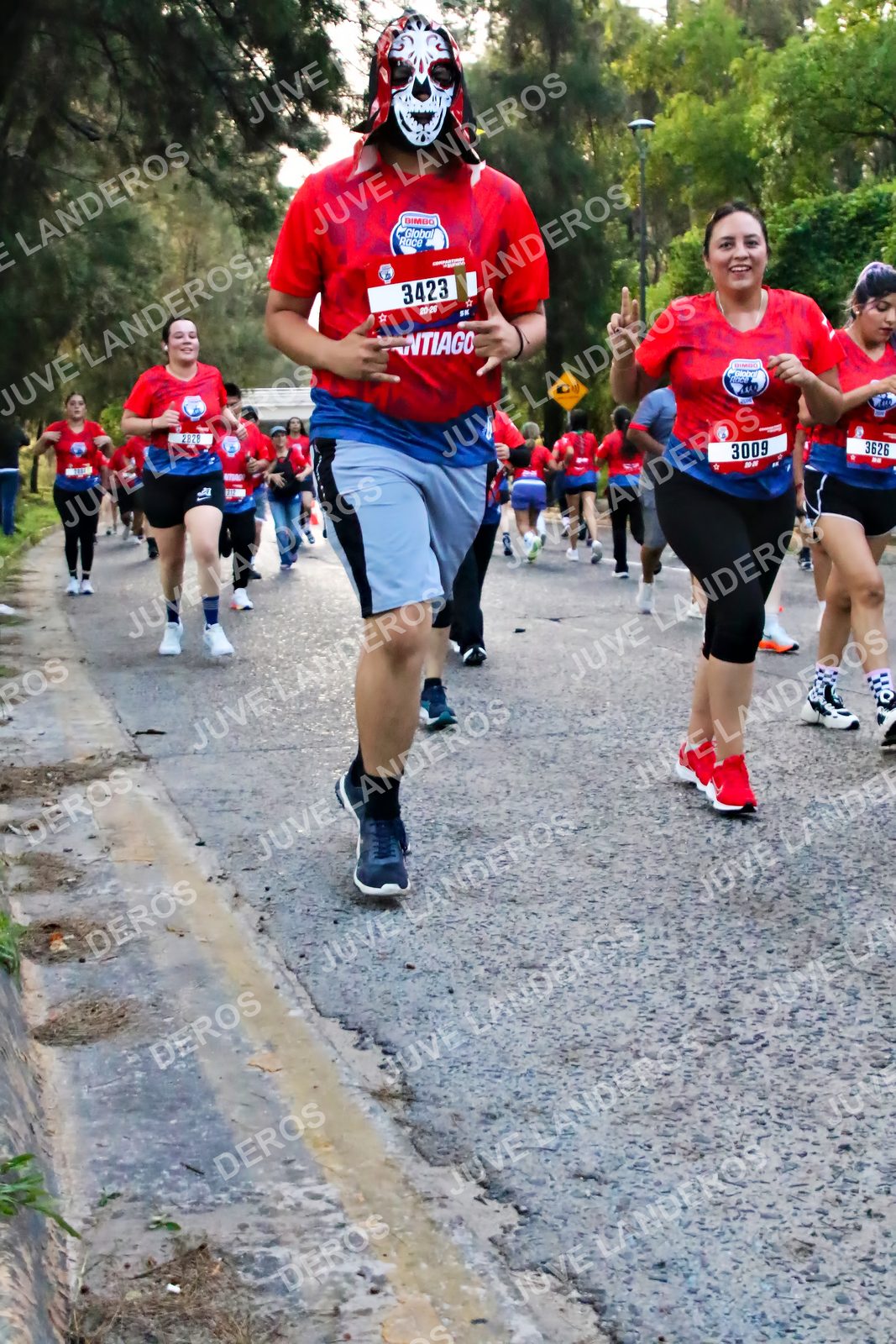 Foto de la CARRERA BIMBO GLOBAL RACE GUADALAJARA en Centro Comercial Andares, Blvd. Puerta de Hierro 4965, Zapopan a las 07:01 · dorsal 3423, 3009, 3626, 2828