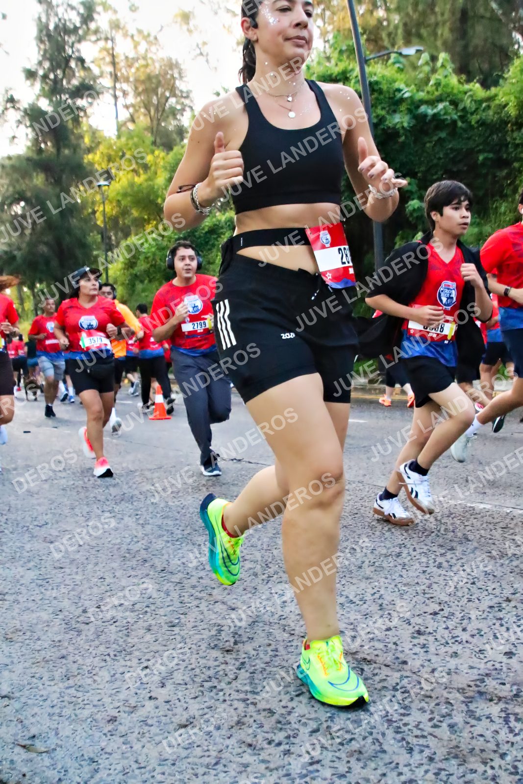 Foto de la CARRERA BIMBO GLOBAL RACE GUADALAJARA en Centro Comercial Andares, Blvd. Puerta de Hierro 4965, Zapopan a las 06:58 · dorsal 2799, 28