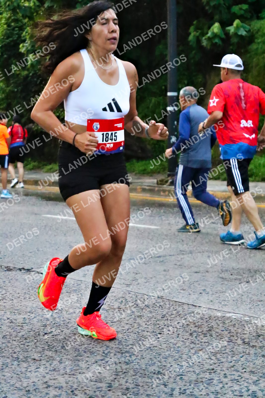 Foto de la CARRERA BIMBO GLOBAL RACE GUADALAJARA en Centro Comercial Andares, Blvd. Puerta de Hierro 4965, Zapopan a las 04:57 · dorsal 1845, 2020
