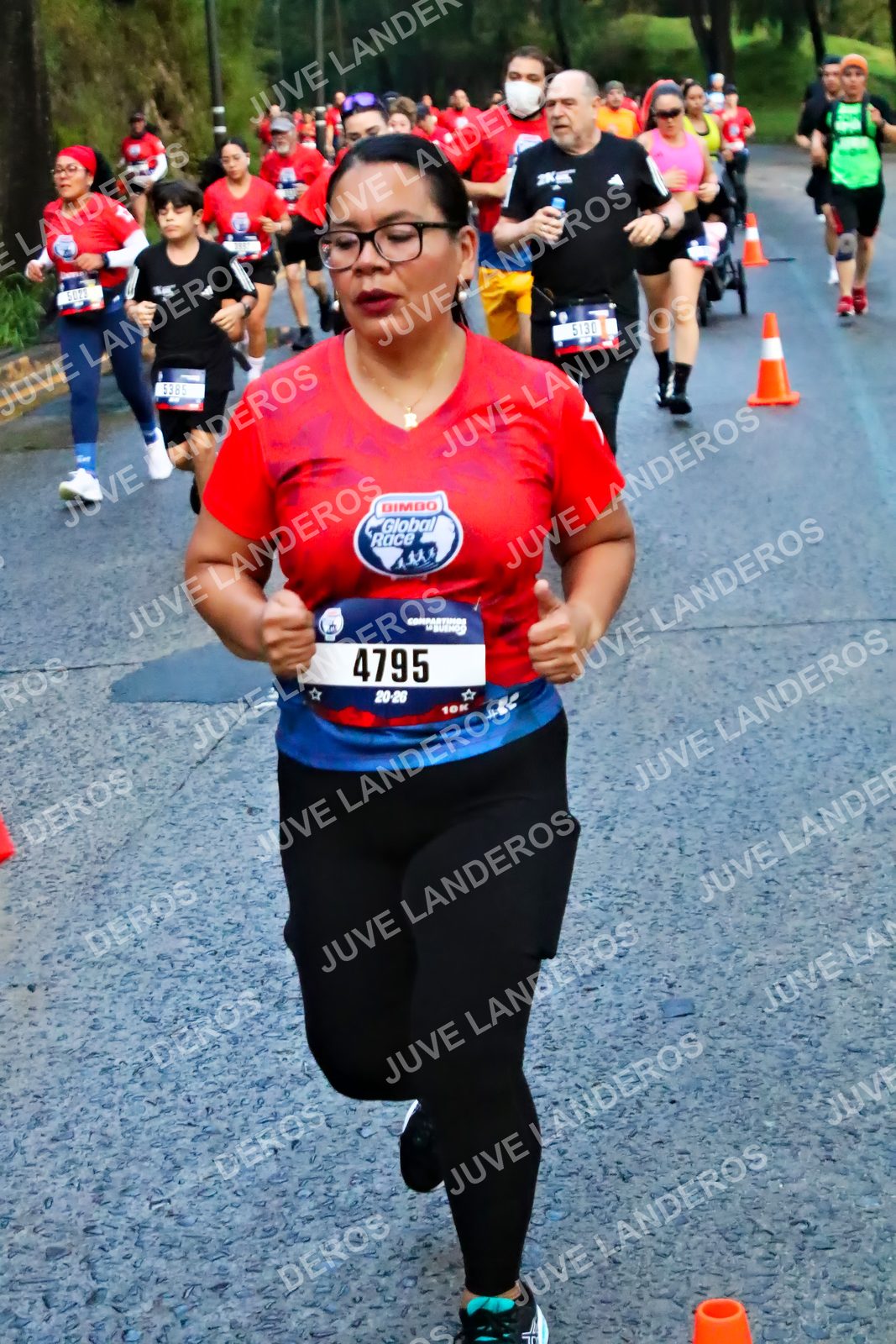Foto de la CARRERA BIMBO GLOBAL RACE GUADALAJARA en Centro Comercial Andares, Blvd. Puerta de Hierro 4965, Zapopan a las 04:50 · dorsal 4795, 5130, 5385