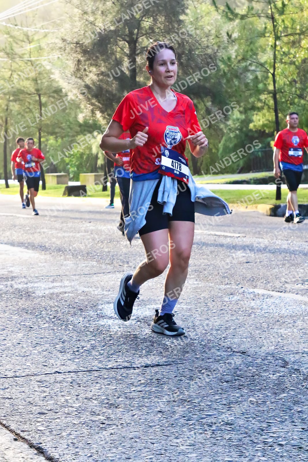 Foto de la CARRERA BIMBO GLOBAL RACE GUADALAJARA en Centro Comercial Andares, Blvd. Puerta de Hierro 4965, Zapopan a las 07:33 · dorsal 4178