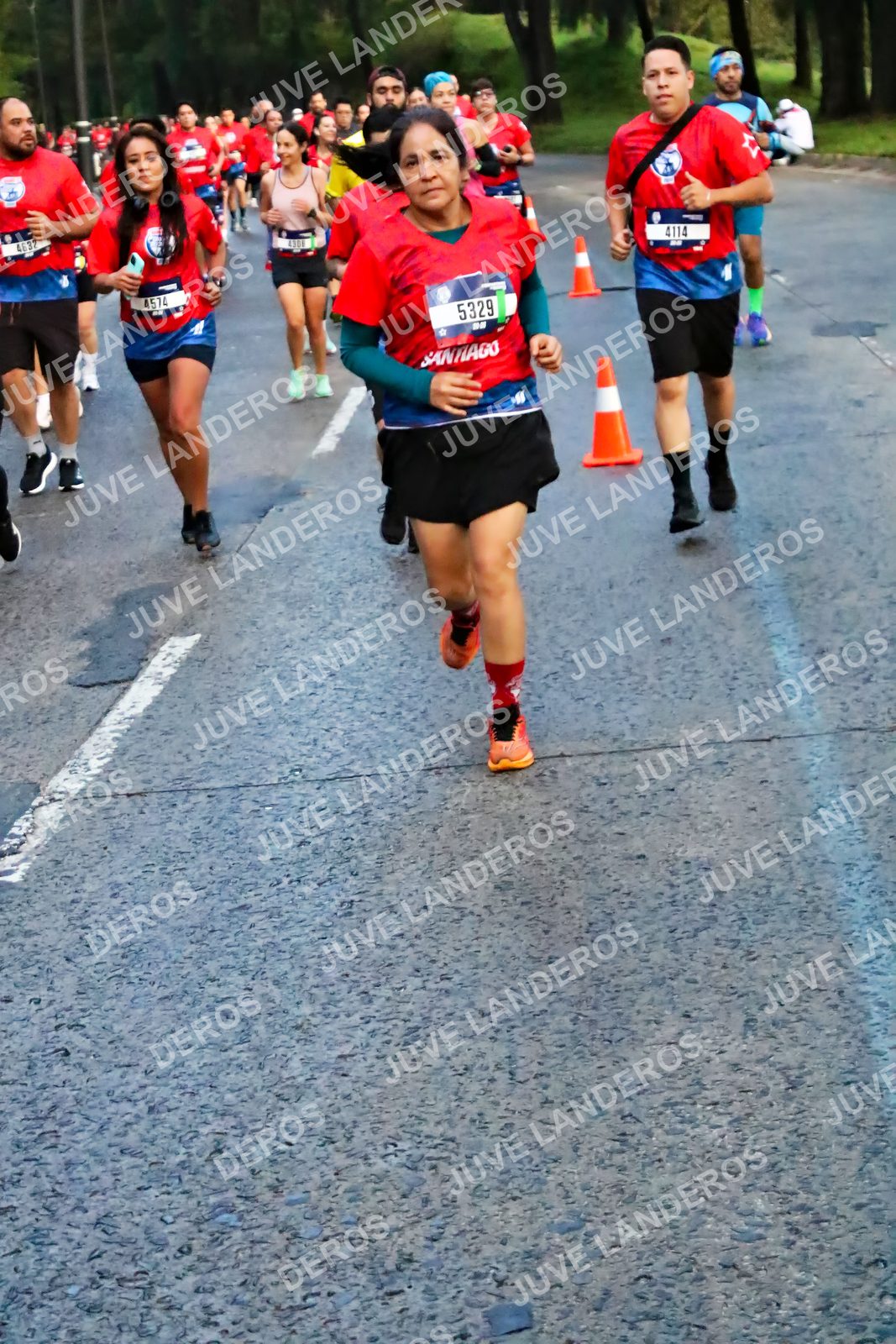 Foto de la CARRERA BIMBO GLOBAL RACE GUADALAJARA en Centro Comercial Andares, Blvd. Puerta de Hierro 4965, Zapopan a las 04:51 · dorsal 5329, 4114, 4574, 4637