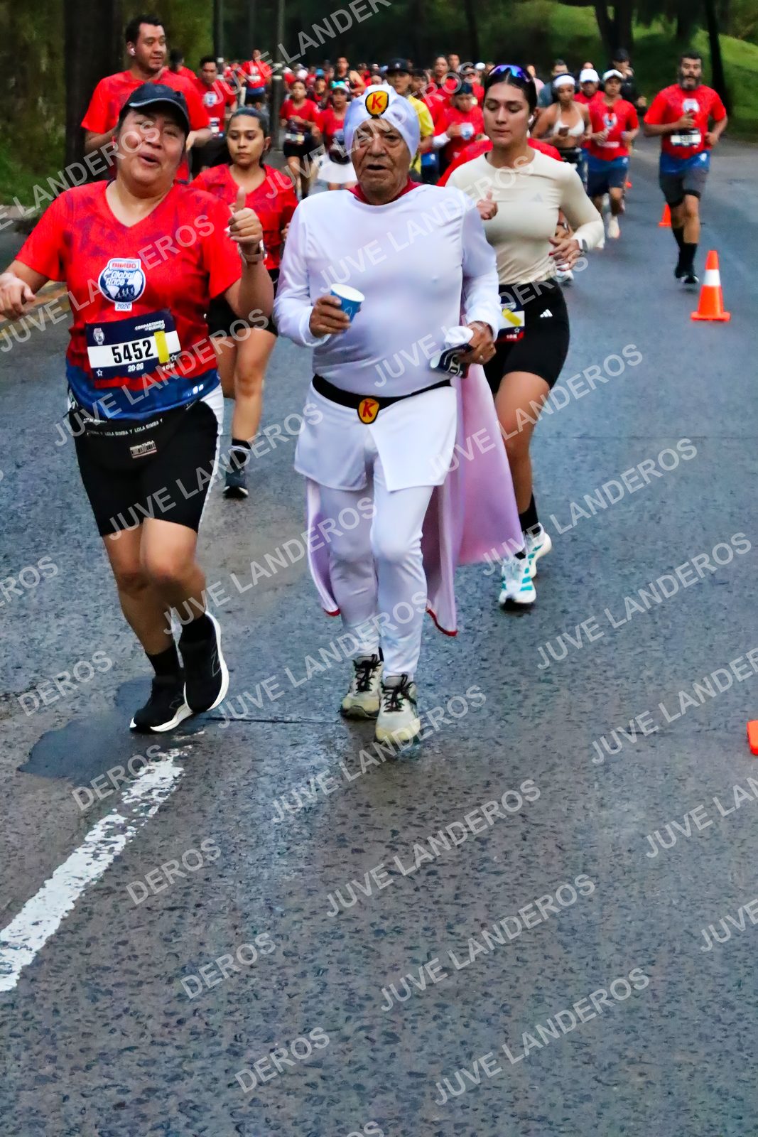 Foto de la CARRERA BIMBO GLOBAL RACE GUADALAJARA en Centro Comercial Andares, Blvd. Puerta de Hierro 4965, Zapopan a las 06:41 · dorsal 5452