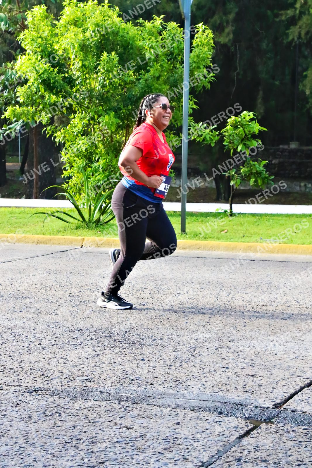 Foto de la CARRERA BIMBO GLOBAL RACE GUADALAJARA en Centro Comercial Andares, Blvd. Puerta de Hierro 4965, Zapopan a las 07:49 · dorsal 49