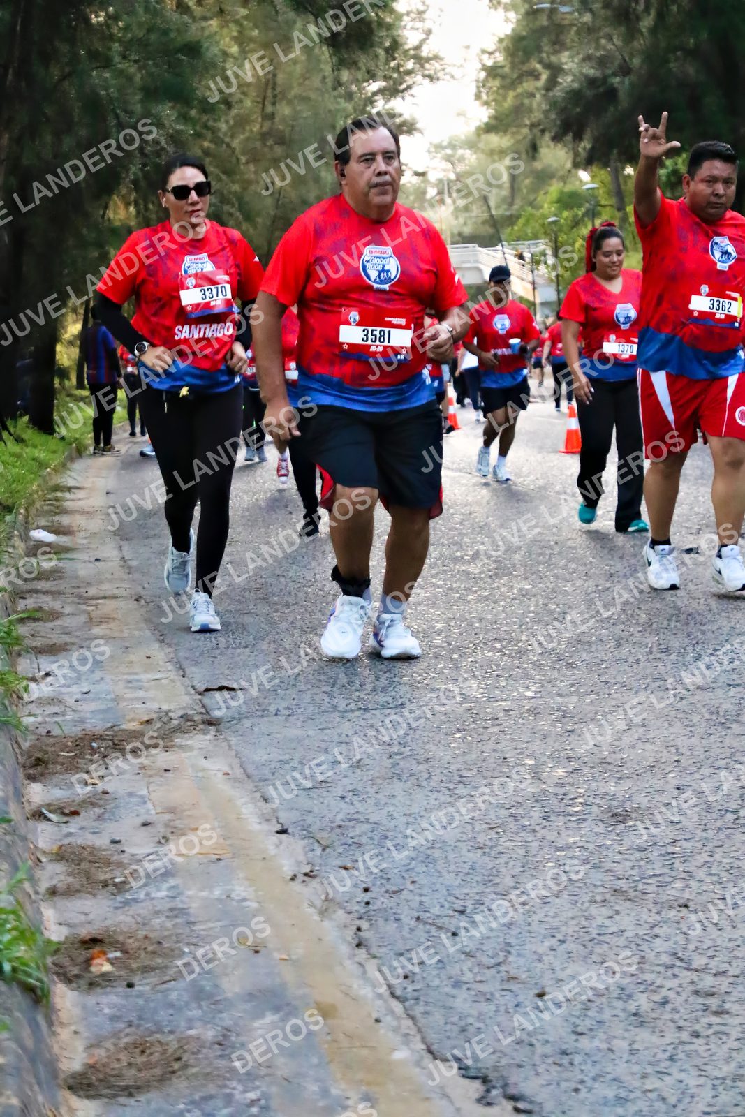 Foto de la CARRERA BIMBO GLOBAL RACE GUADALAJARA en Centro Comercial Andares, Blvd. Puerta de Hierro 4965, Zapopan a las 07:04 · dorsal 3581, 3362, 3370, 1370