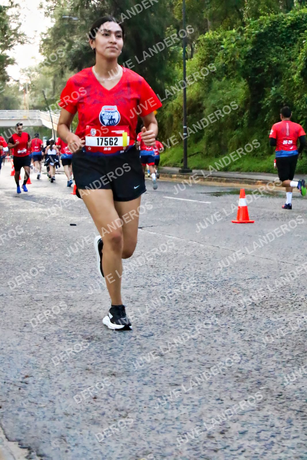 Foto de la CARRERA BIMBO GLOBAL RACE GUADALAJARA en Centro Comercial Andares, Blvd. Puerta de Hierro 4965, Zapopan a las 04:58 · dorsal 17562